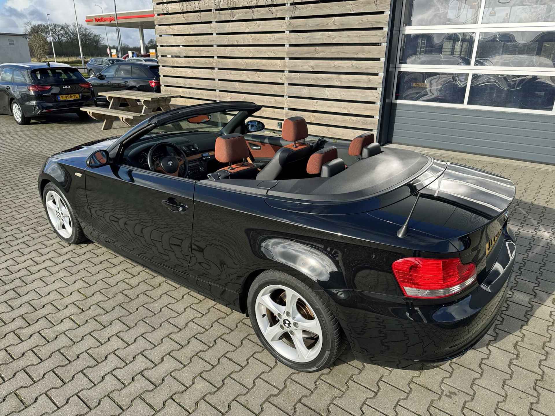 BMW 1-serie Cabrio 118i 2.0 143pk High Executive - 25/30