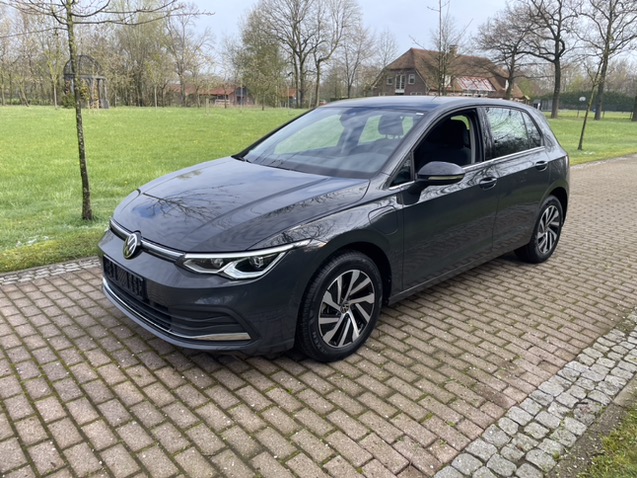 Volkswagen Golf 1.4 eHybrid Style | Massage stoelen | LED | Adaptive cruise control | Stuur verwarming | Elektrische stoelen met geheugen |