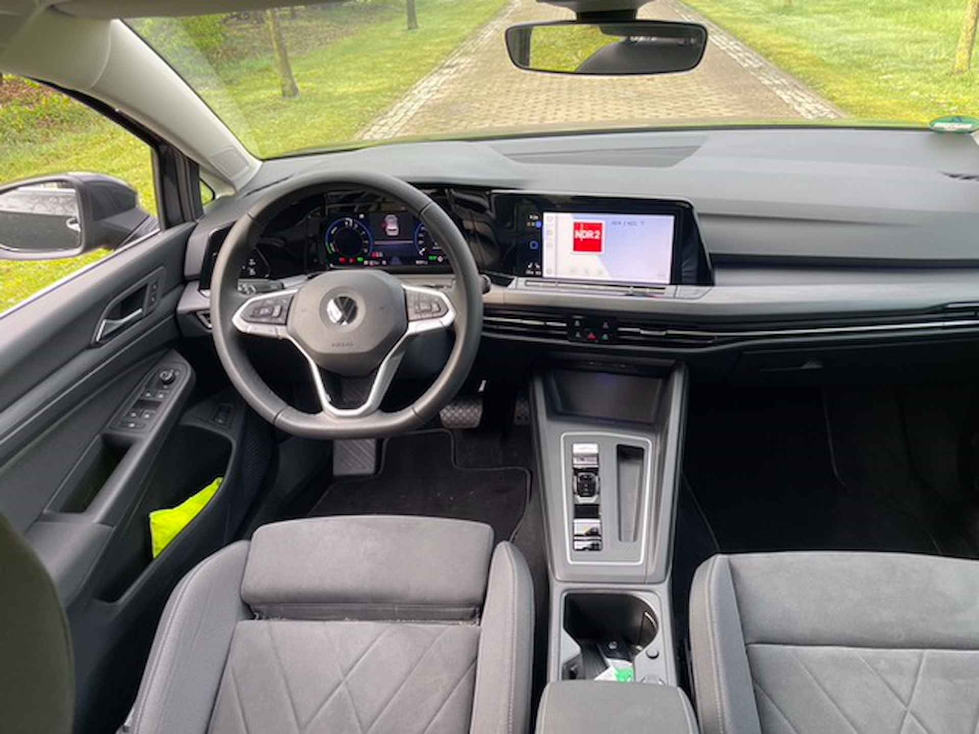 Volkswagen Golf 1.4 eHybrid Style | Massage stoelen | LED | Adaptive cruise control | Stuur verwarming | Elektrische stoelen met geheugen | - 15/24