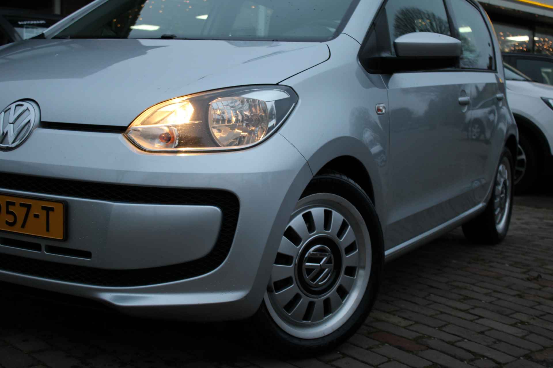 Volkswagen Up! 1.0 60PK Move up! Automaat + 16"/ Airco/ Navi/ PDC/ NL auto - 2/38