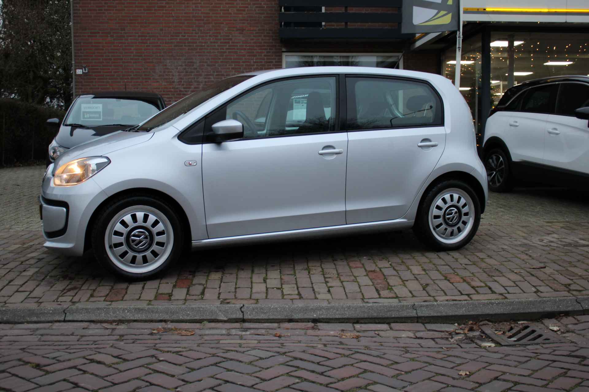 Volkswagen Up! 1.0 60PK Move up! Automaat + 16"/ Airco/ Navi/ PDC/ NL auto - 4/38