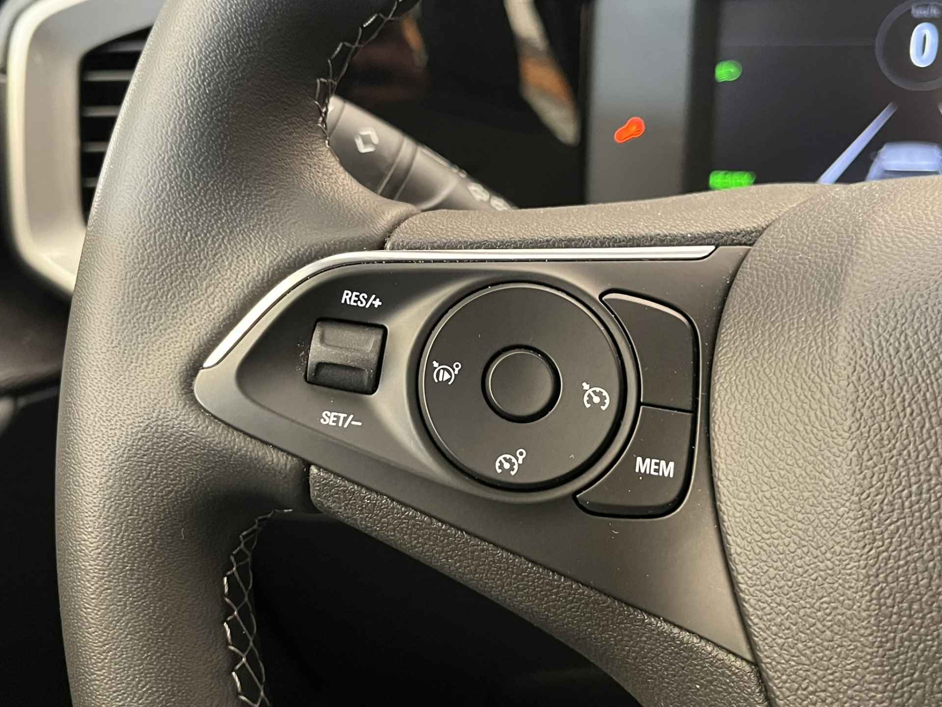 Opel Mokka Electric Level 3 50 kWh 136PK | Camera | LED | Virtueel Dashboard | Sensoren Achter | 17" Lichtmetaal | Apple/Android Carplay | Bluetooth | DAB | Cruise | Airco - 17/33