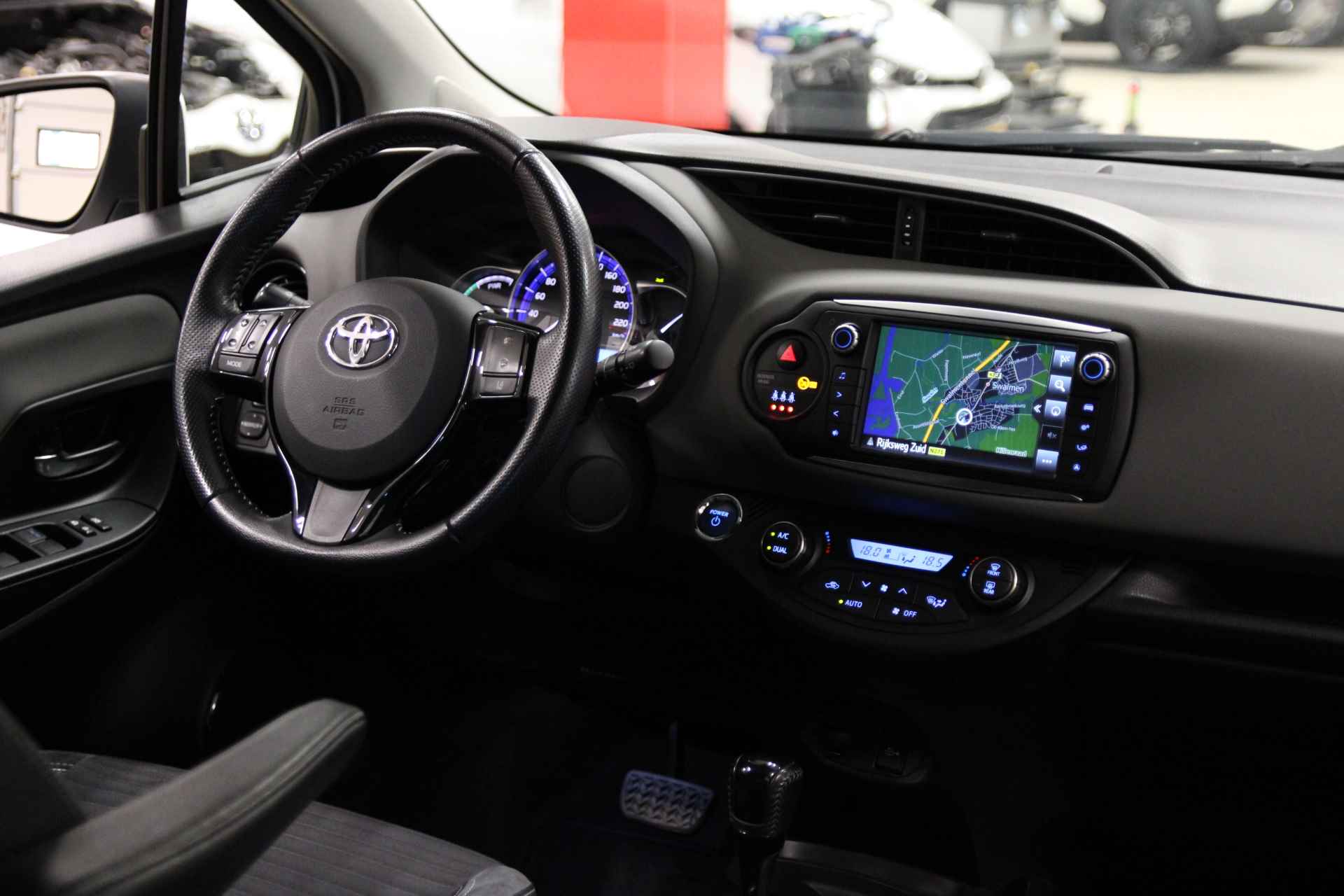 Toyota Yaris 1.5 Hybrid Dynamic - 5/38