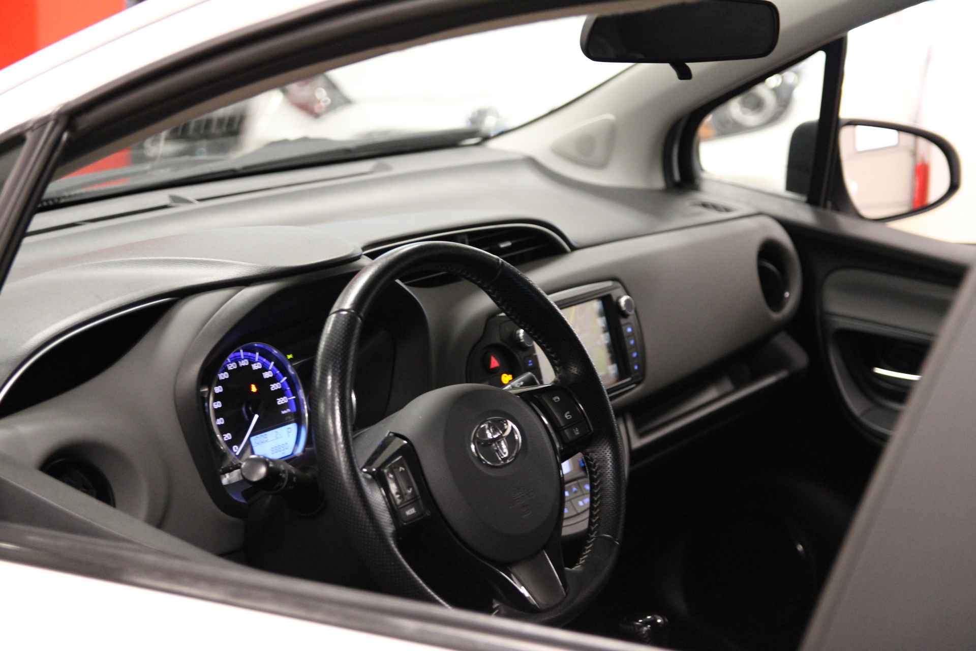 Toyota Yaris 1.5 Hybrid Dynamic - 12/38
