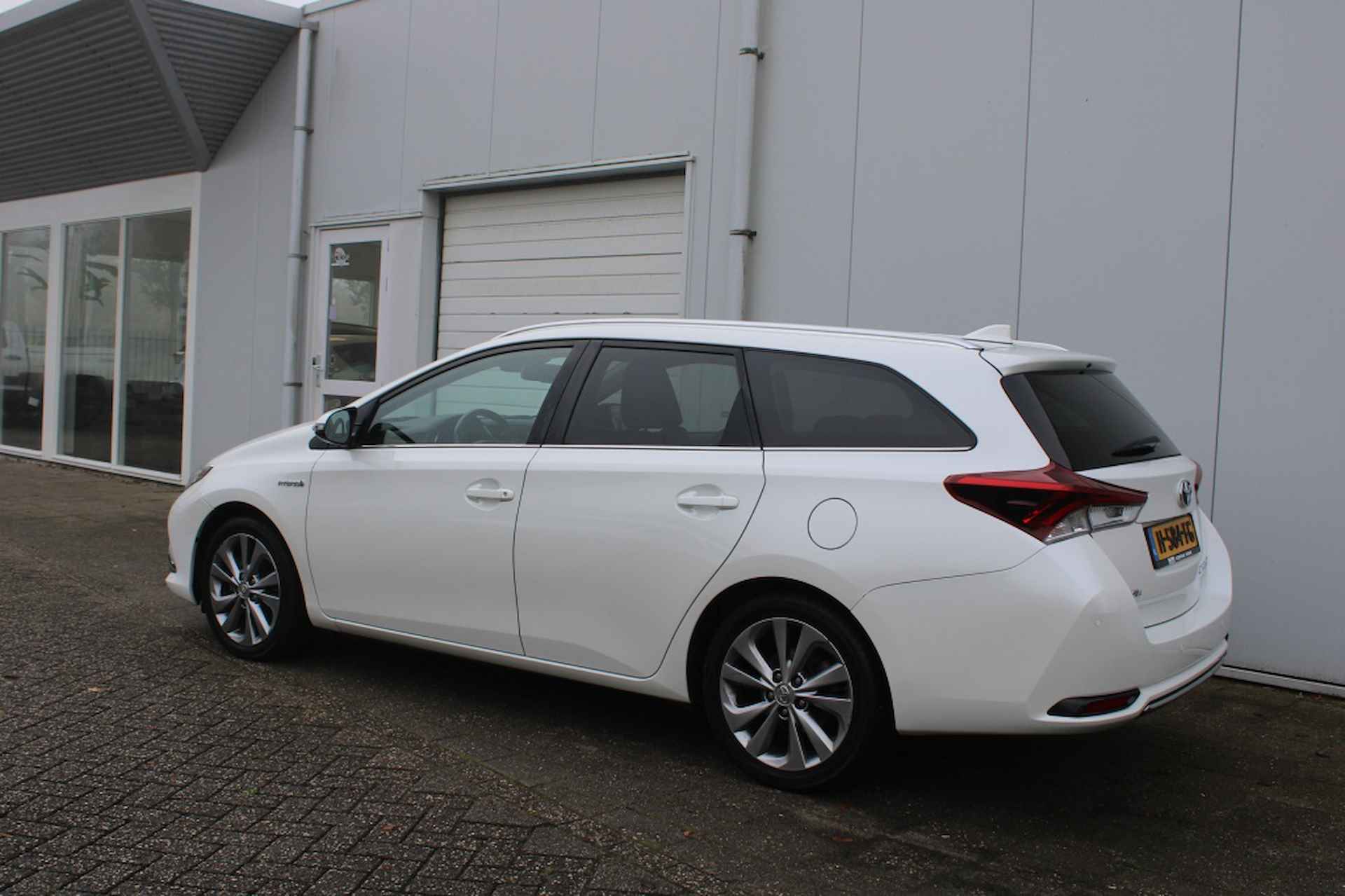 Toyota Auris Touring Sports 1.8 Hybride Executive - 3/28