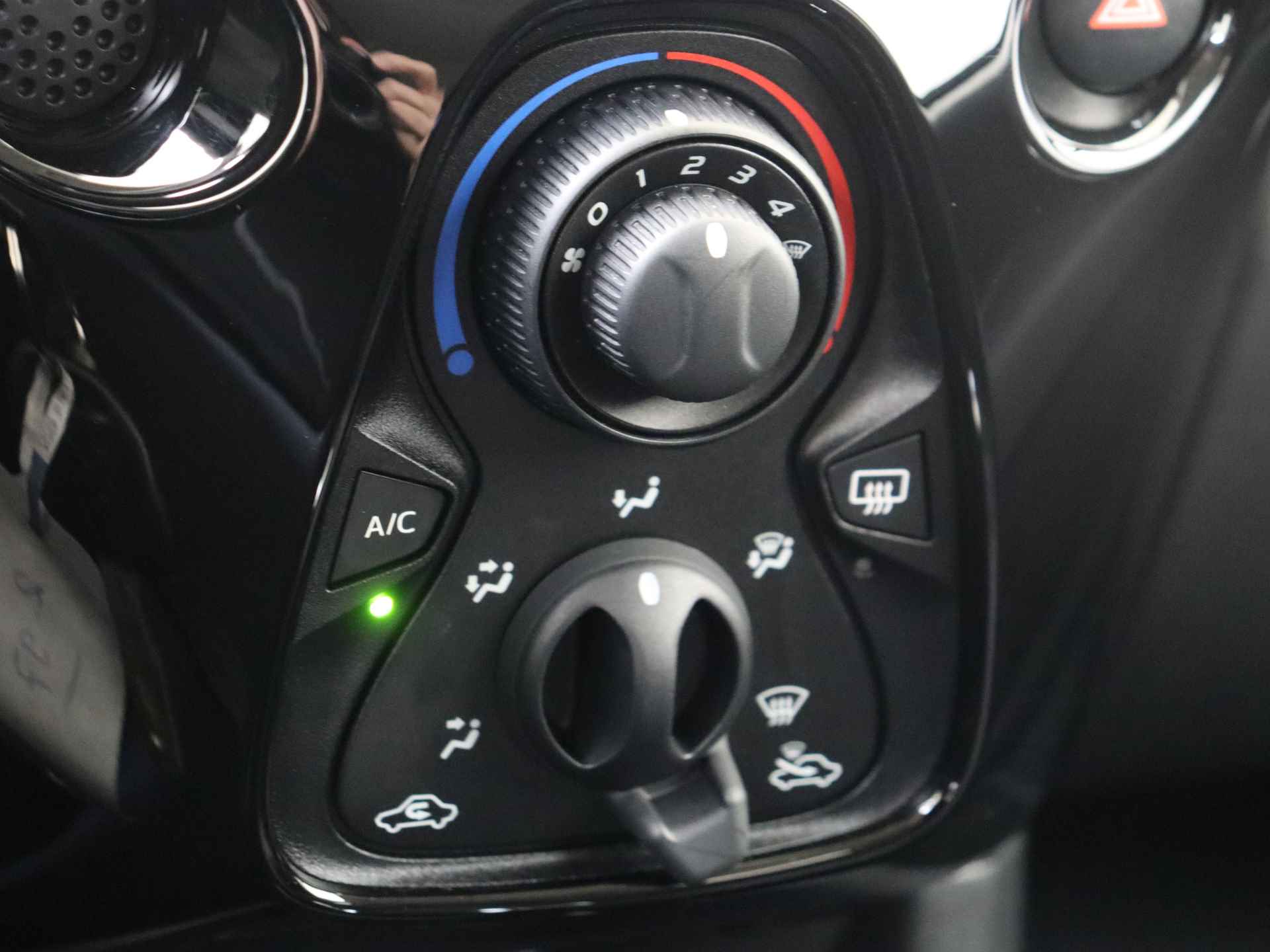 Peugeot 108 1.0 e-VTi Allure Licht metalen Velgen | Apple Carplay | Airco | - 18/30