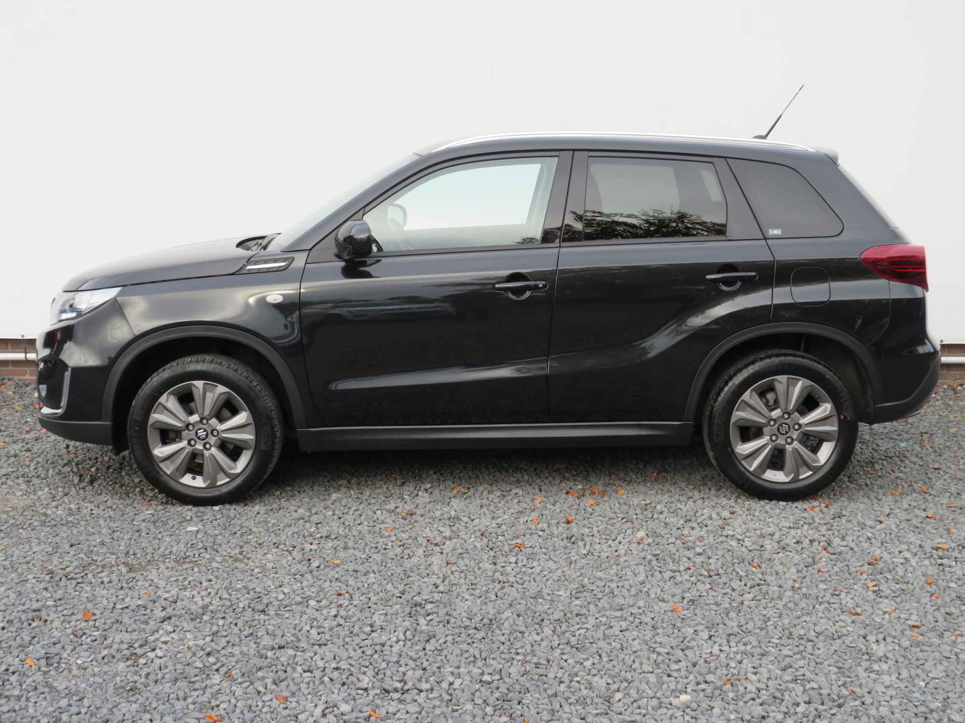 Suzuki Vitara 1.4 Boosterjet Select Smart Hybrid, Automaat, 1500 kg. trekgewicht! Navigatie, Keyless, en Dealer onderhouden - 3/36