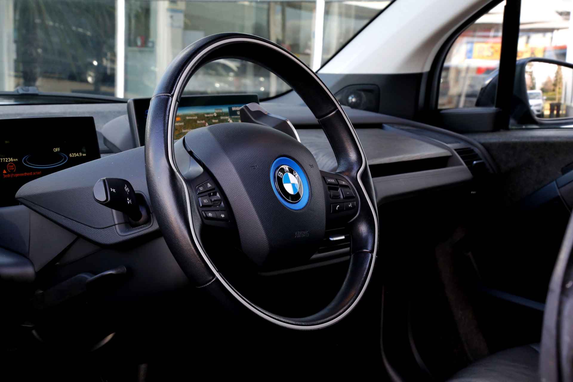 BMW i3 Basis 94Ah 33 kWh*NL-Auto*ACC/Pano/Schuifdak/Harman-Kardon/Adap. LED/Leder/Stoelverw./Camera/Keyless Entry+Go/DAB/Navi/Parkeerse - 25/62