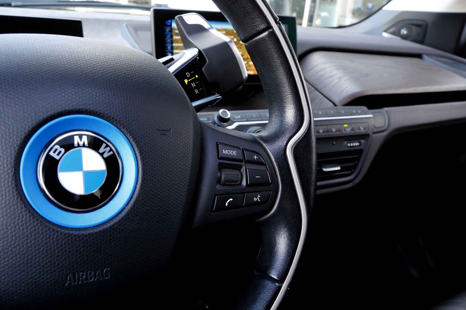 BMW i3 Basis 94Ah 33 kWh*NL-Auto*ACC/Pano/Schuifdak/Harman-Kardon/Adap. LED/Leder/Stoelverw./Camera/Keyless Entry+Go/DAB/Navi/Parkeerse - 37/62