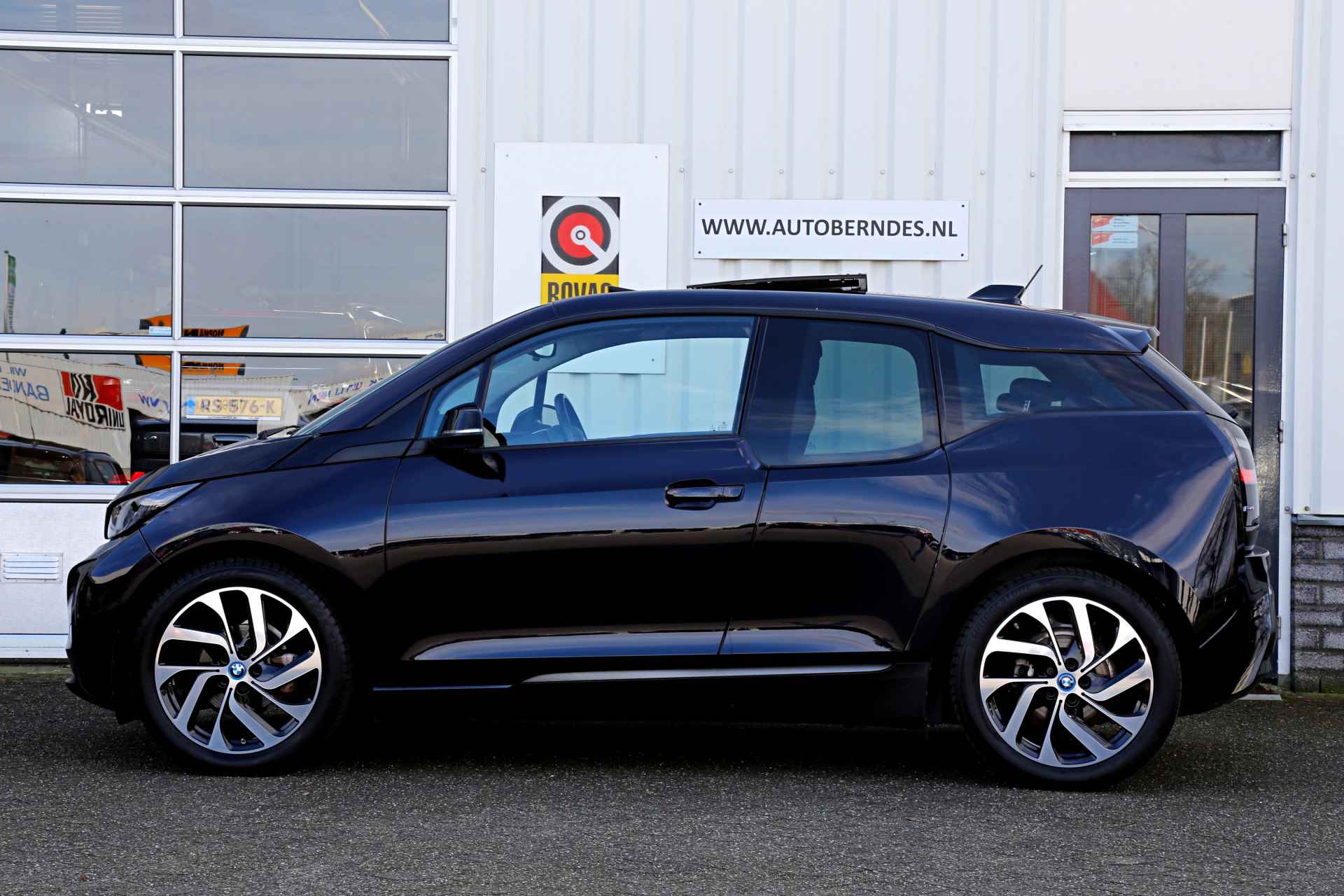 BMW i3 Basis 94Ah 33 kWh*NL-Auto*ACC/Pano/Schuifdak/Harman-Kardon/Adap. LED/Leder/Stoelverw./Camera/Keyless Entry+Go/DAB/Navi/Parkeerse - 47/62