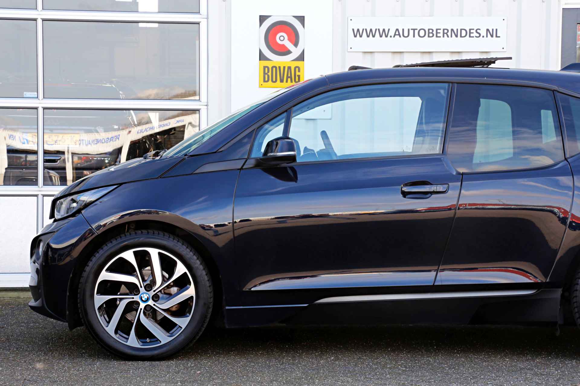 BMW i3 Basis 94Ah 33 kWh*NL-Auto*ACC/Pano/Schuifdak/Harman-Kardon/Adap. LED/Leder/Stoelverw./Camera/Keyless Entry+Go/DAB/Navi/Parkeerse - 49/62