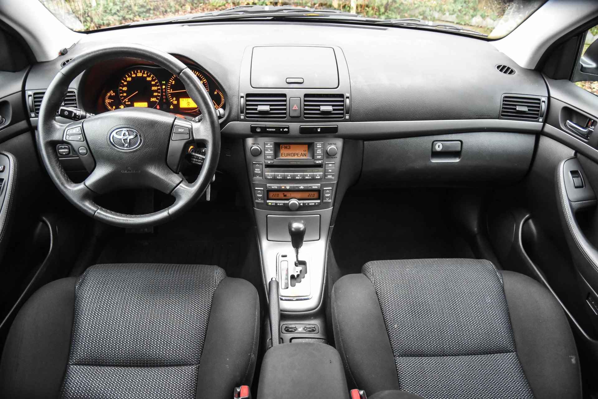 Toyota Avensis Wagon 2.4 VVTi Linea Sol automaat / sportstoelen / youngtimer! / cruise control / stoelverwarming / parkeersensoren / - 9/44