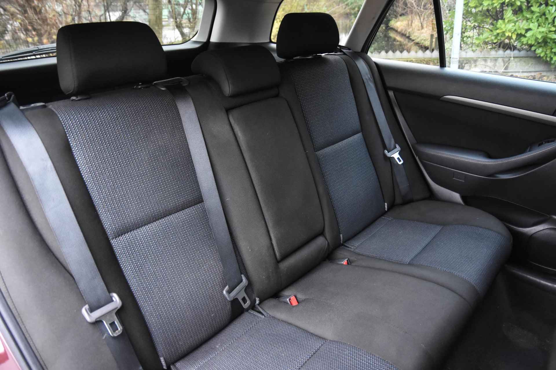 Toyota Avensis Wagon 2.4 VVTi Linea Sol automaat / sportstoelen / youngtimer! / cruise control / stoelverwarming / parkeersensoren / - 21/44