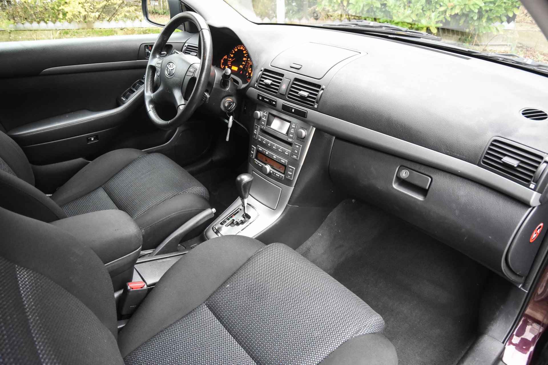 Toyota Avensis Wagon 2.4 VVTi Linea Sol automaat / sportstoelen / youngtimer! / cruise control / stoelverwarming / parkeersensoren / - 22/44