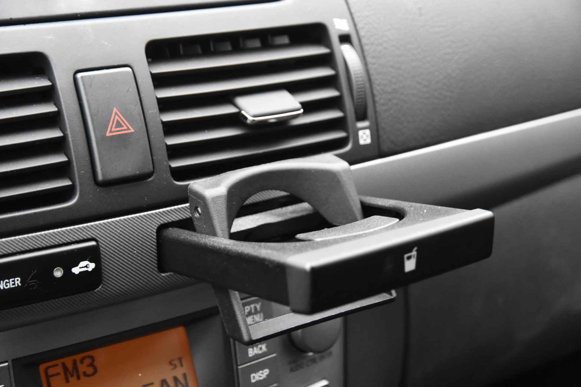 Toyota Avensis Wagon 2.4 VVTi Linea Sol automaat / sportstoelen / youngtimer! / cruise control / stoelverwarming / parkeersensoren / - 30/44
