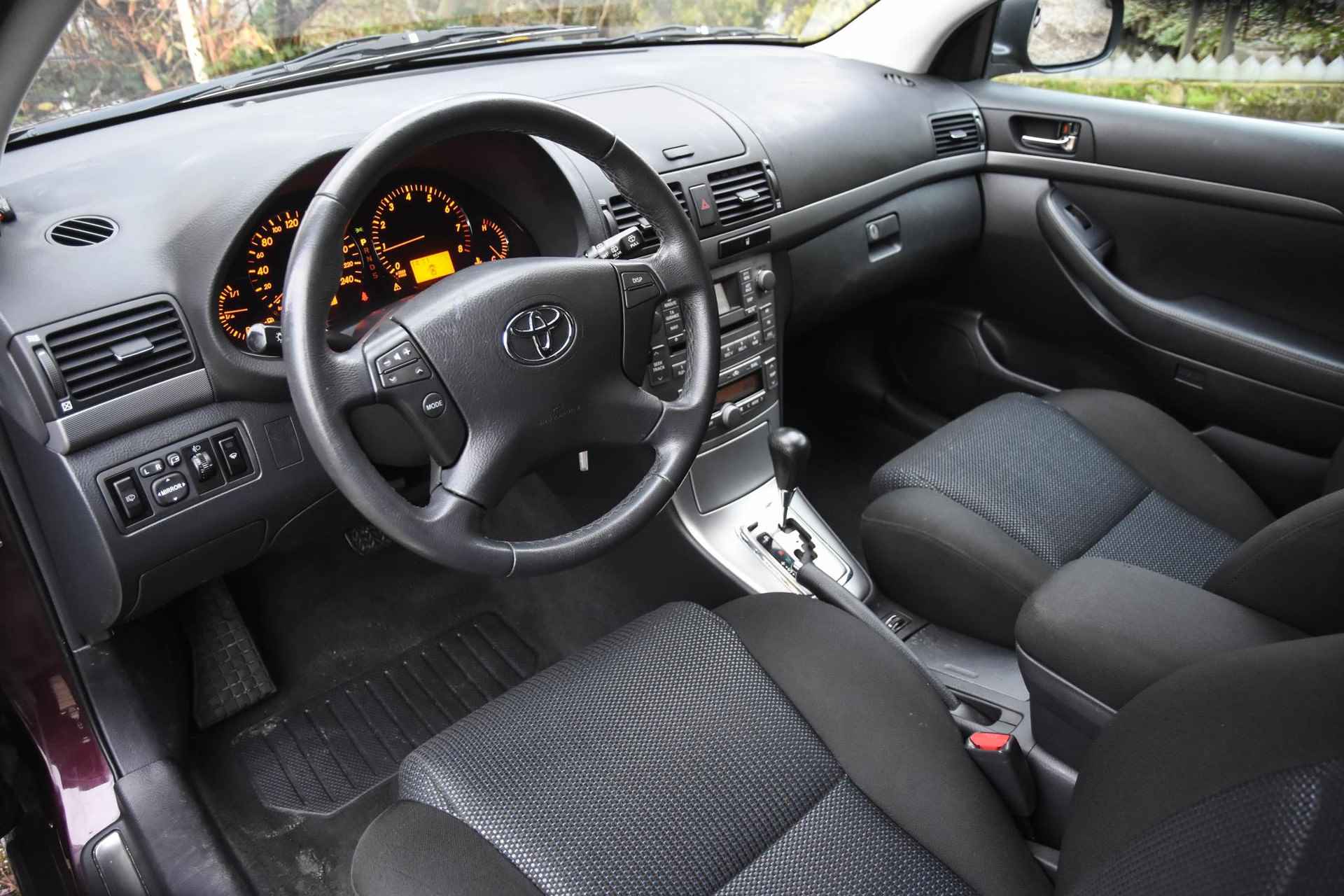 Toyota Avensis Wagon 2.4 VVTi Linea Sol automaat / sportstoelen / youngtimer! / cruise control / stoelverwarming / parkeersensoren / - 31/44