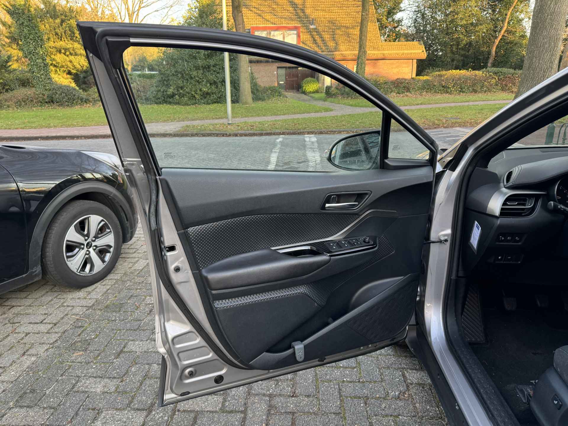 Toyota C-HR 1.2 Style Airco/Navigatie/JBL Sound - 10/49