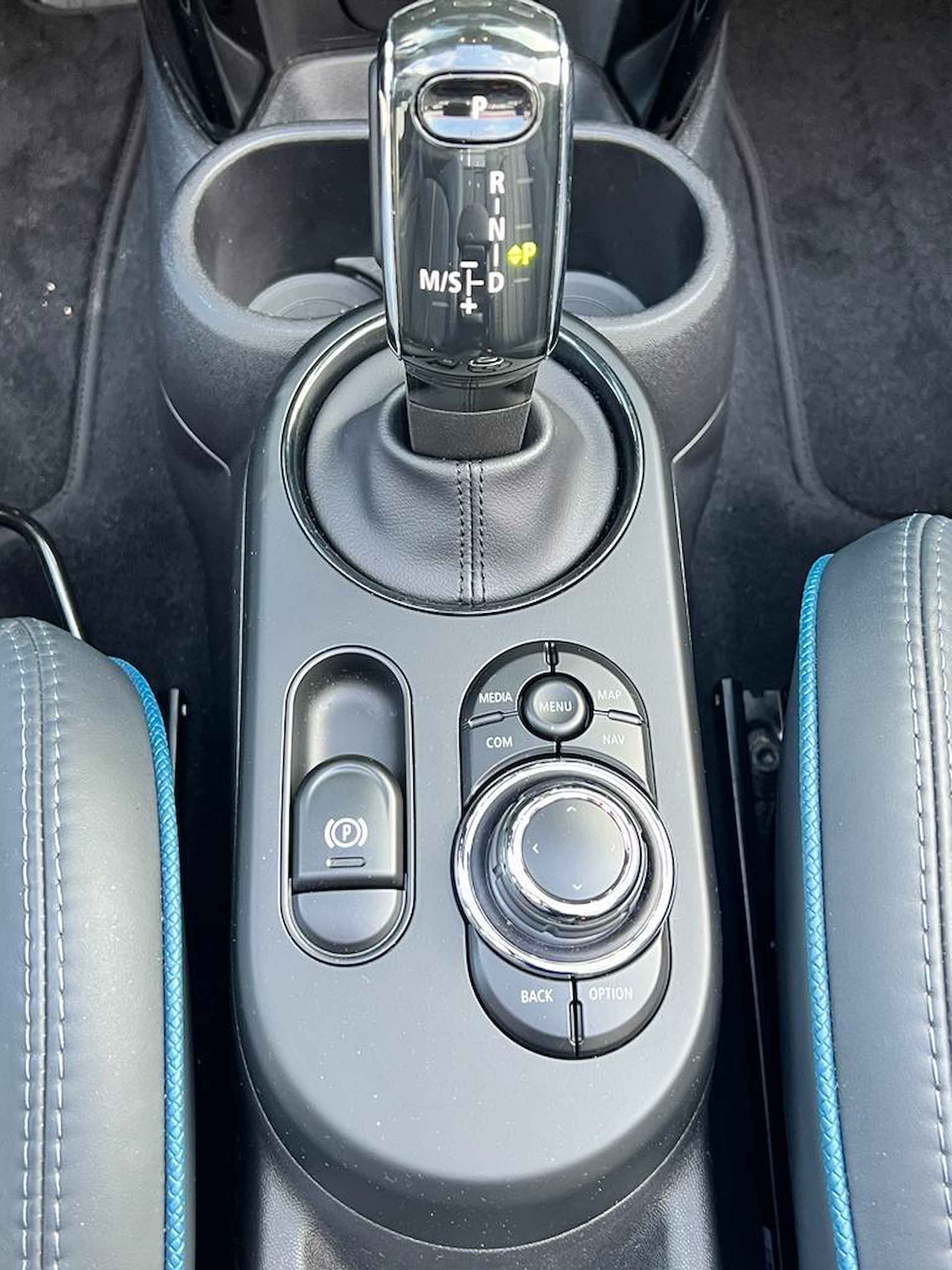 Mini Mini Cabrio 2.0 Cooper S Sidewalk Edition Apple Carplay, Adaptive Cruise Control, Stoelverwarming, Head-Up Display, Virtual Cockpit, stuurverwarming, Climate Control, Achteruitrijcamera, Isofix (MET GARANTIE*) - 32/34