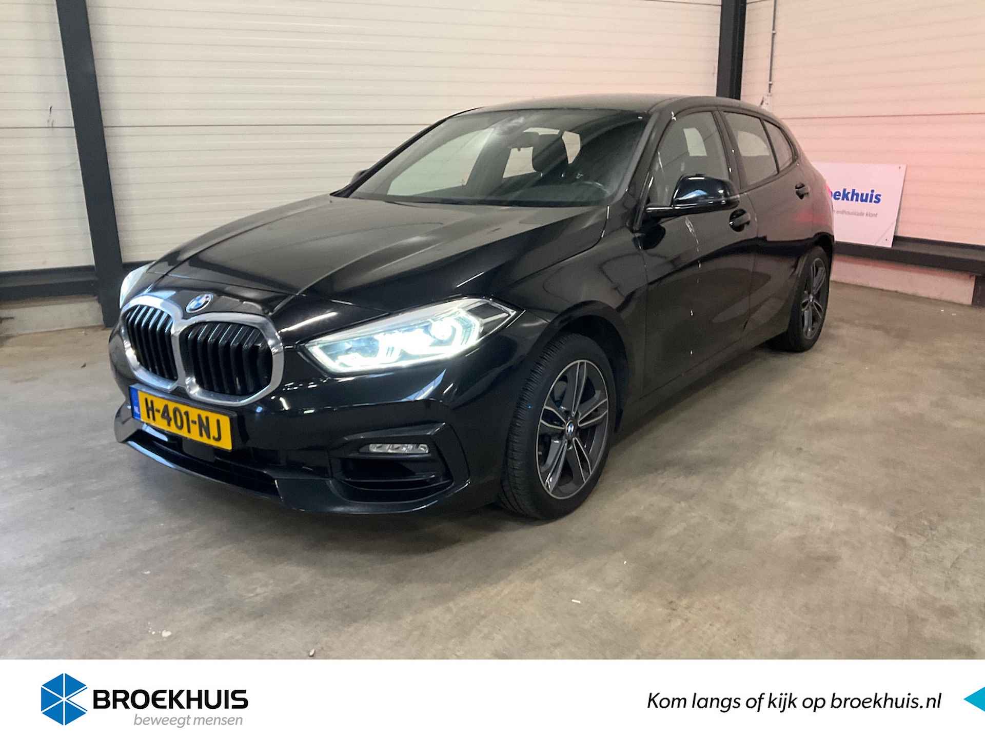 BMW 1-serie 118i SPORT AUTOMAAT | 1E EIGENAAR! | NL-AUTO! | SPORTSTOELEN | VIRTUAL COCKPIT | 17" ALL SEASON | LED | BMW INDIVIDUAL HEMEL | P