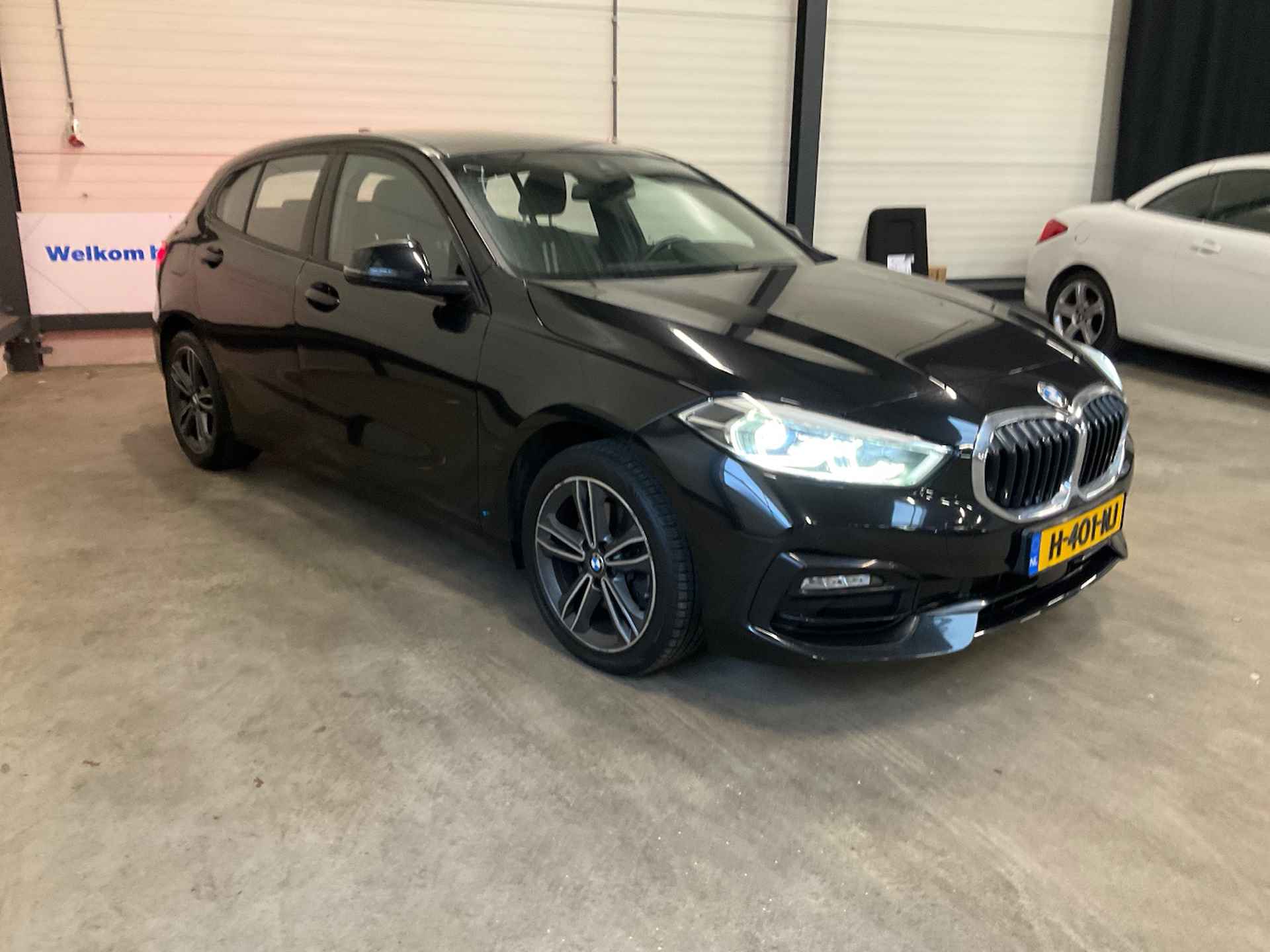 BMW 1-serie 118i SPORT AUTOMAAT | 1E EIGENAAR! | NL-AUTO! | SPORTSTOELEN | VIRTUAL COCKPIT | 17" ALL SEASON | LED | BMW INDIVIDUAL HEMEL | P - 3/9