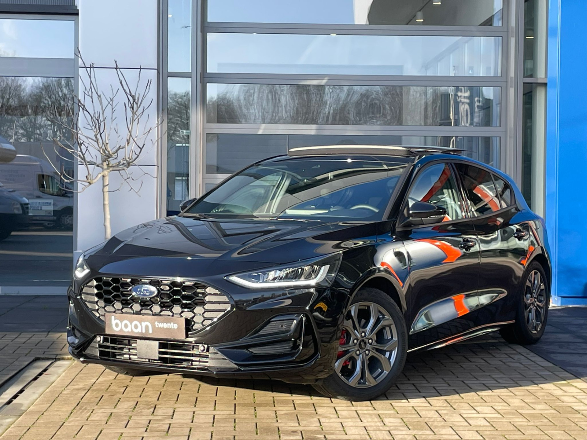 Ford Focus 1.0 EcoBoost Hybrid ST Line X Automaat | Panoramadak | Driver ass.pack | Trekhaak | Fordvoordeel €2500,-