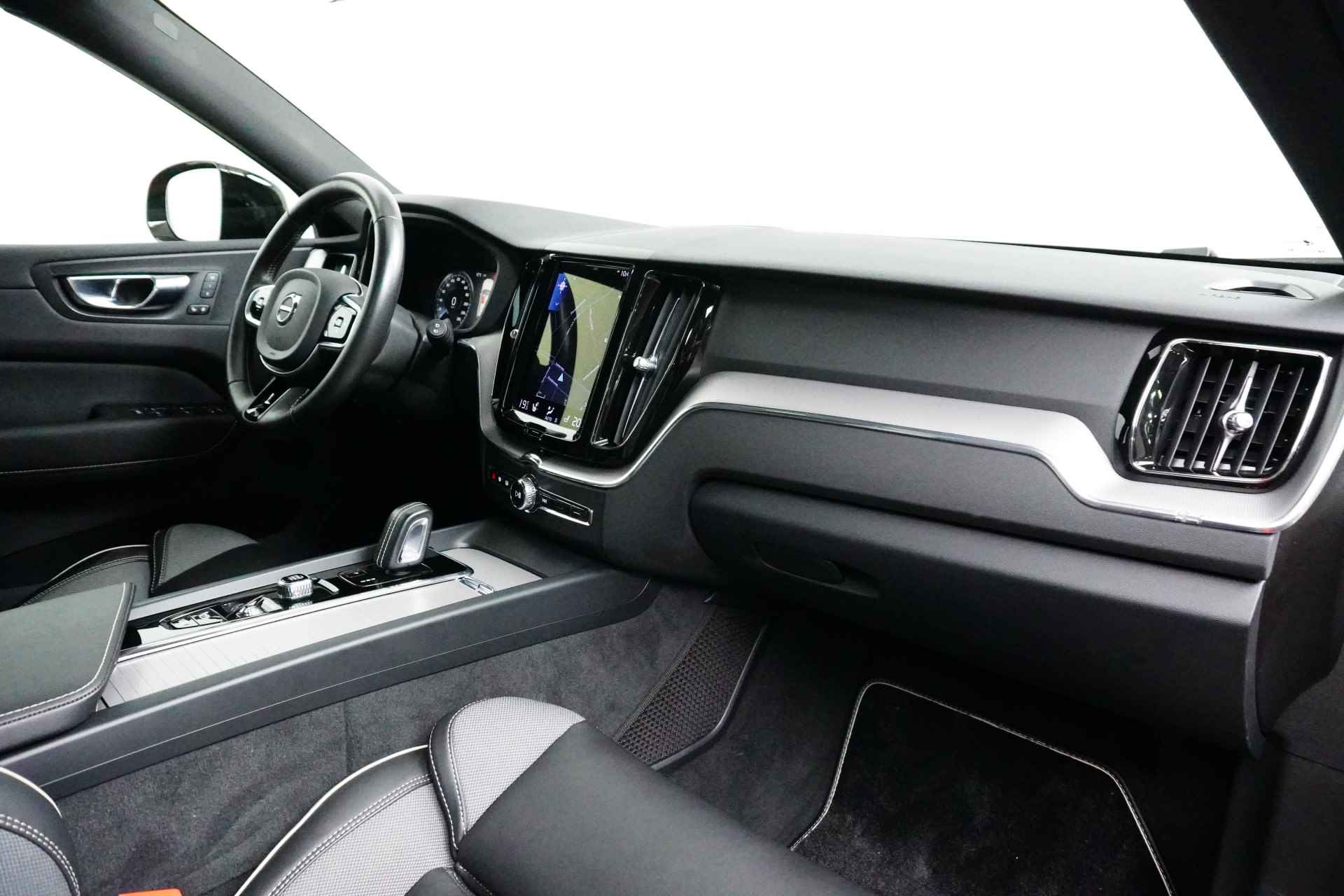 Volvo XC60 T8 Recharge AWD R-Design | Panoramadak | Camera | Keyless | Full LED | Stoel / stuur achterbankverwarming - 8/35