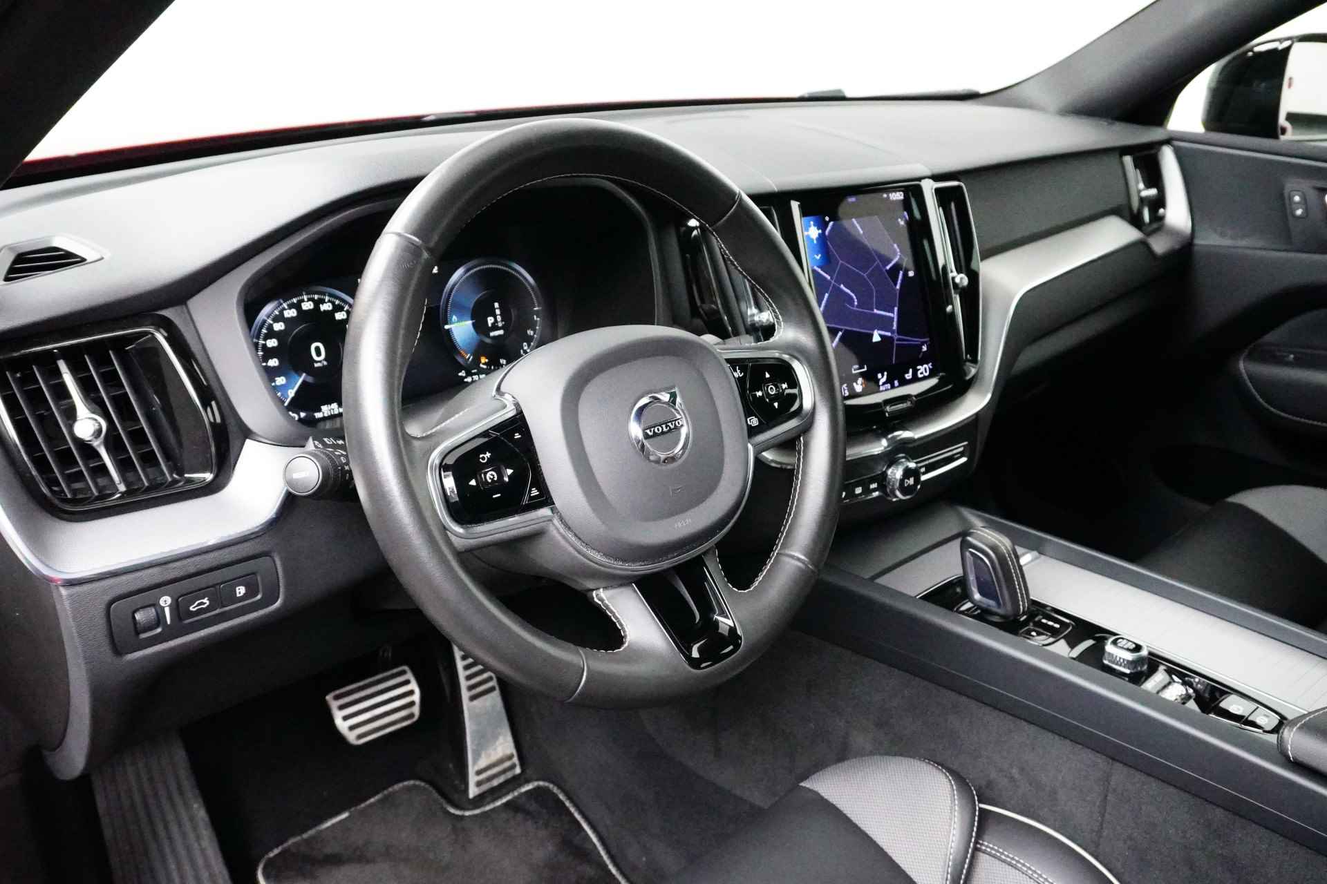 Volvo XC60 T8 Recharge AWD R-Design | Panoramadak | Camera | Keyless | Full LED | Stoel / stuur achterbankverwarming - 18/35