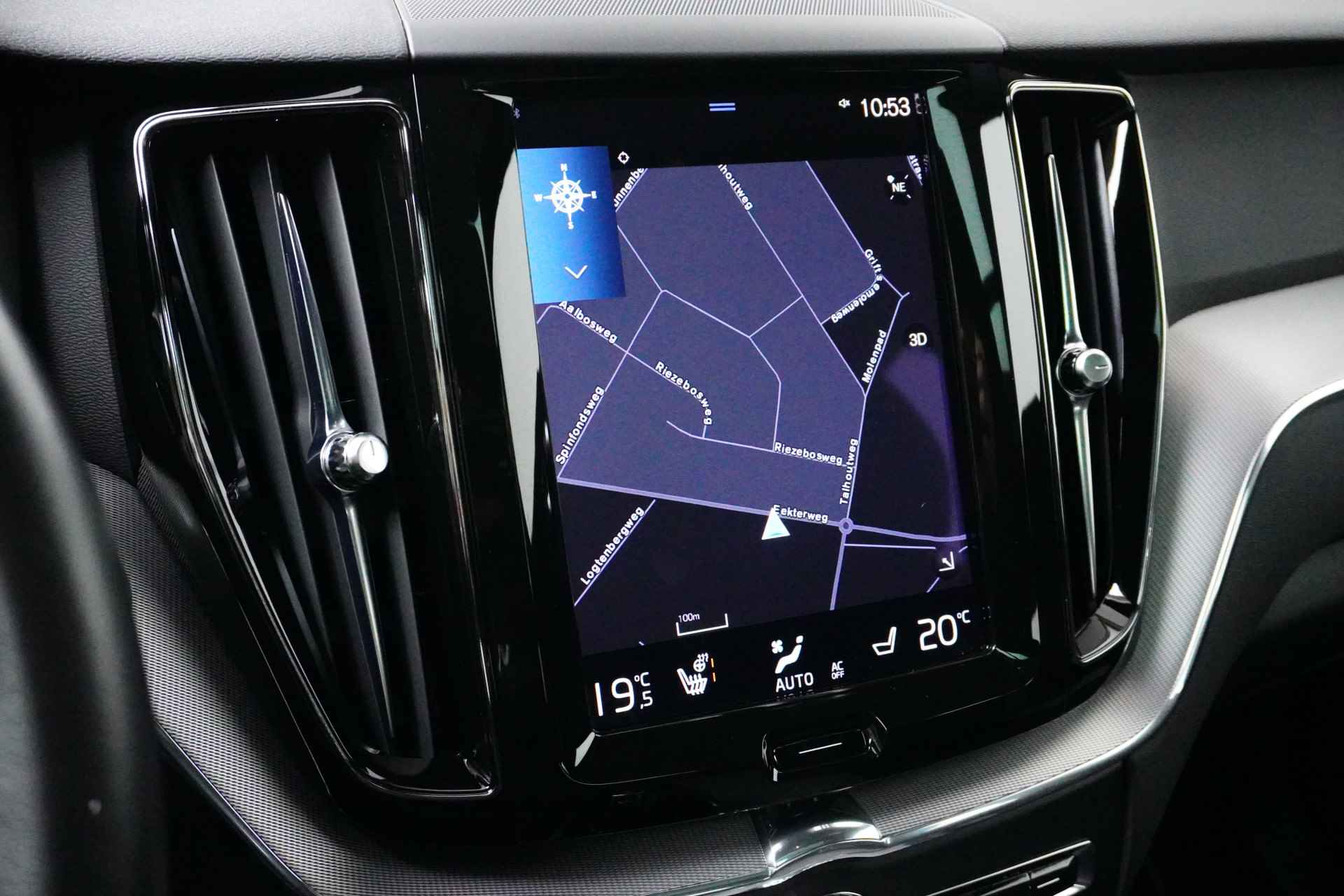 Volvo XC60 T8 Recharge AWD R-Design | Panoramadak | Camera | Keyless | Full LED | Stoel / stuur achterbankverwarming - 22/35