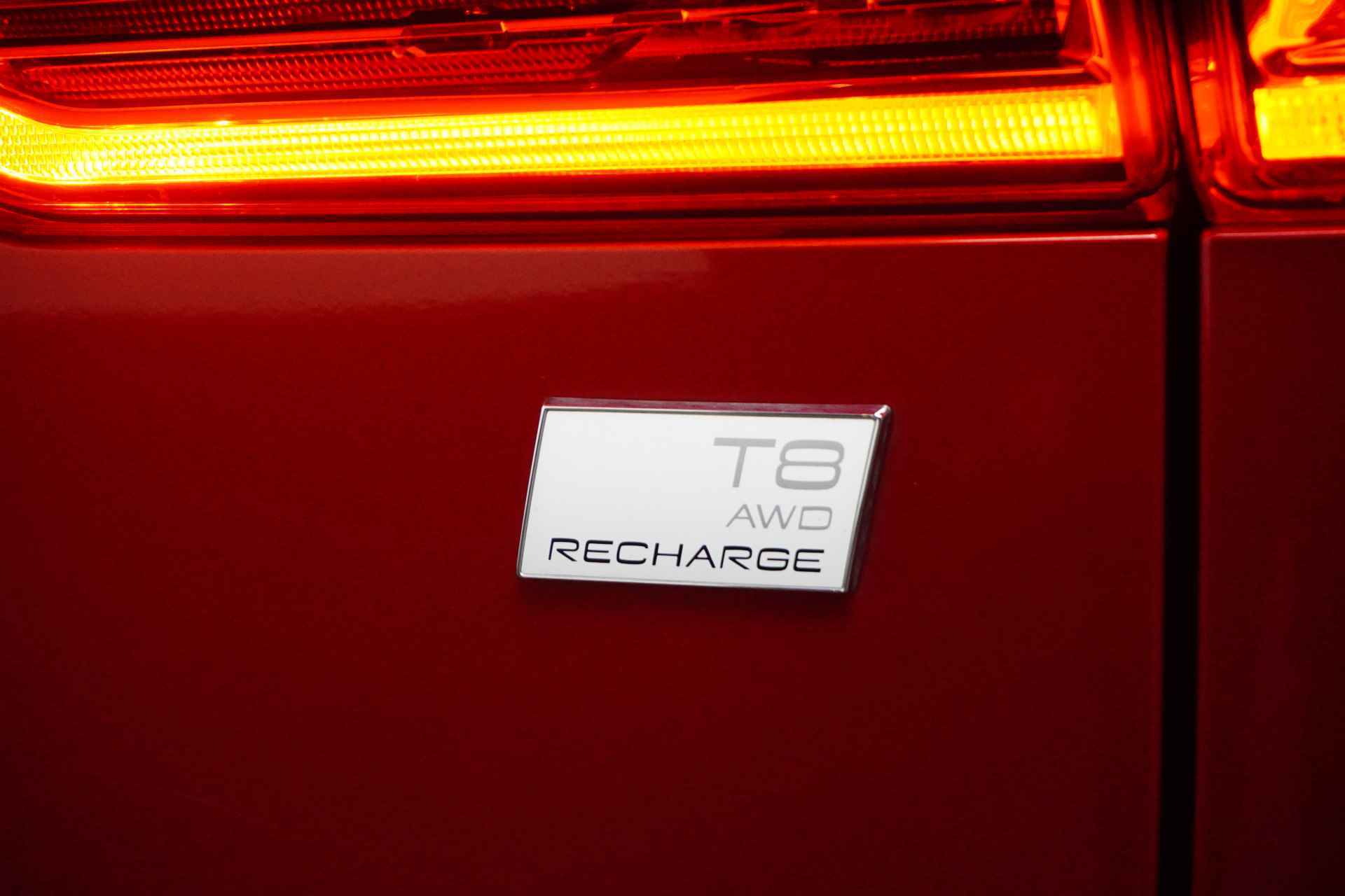 Volvo XC60 T8 Recharge AWD R-Design | Panoramadak | Camera | Keyless | Full LED | Stoel / stuur achterbankverwarming - 32/35