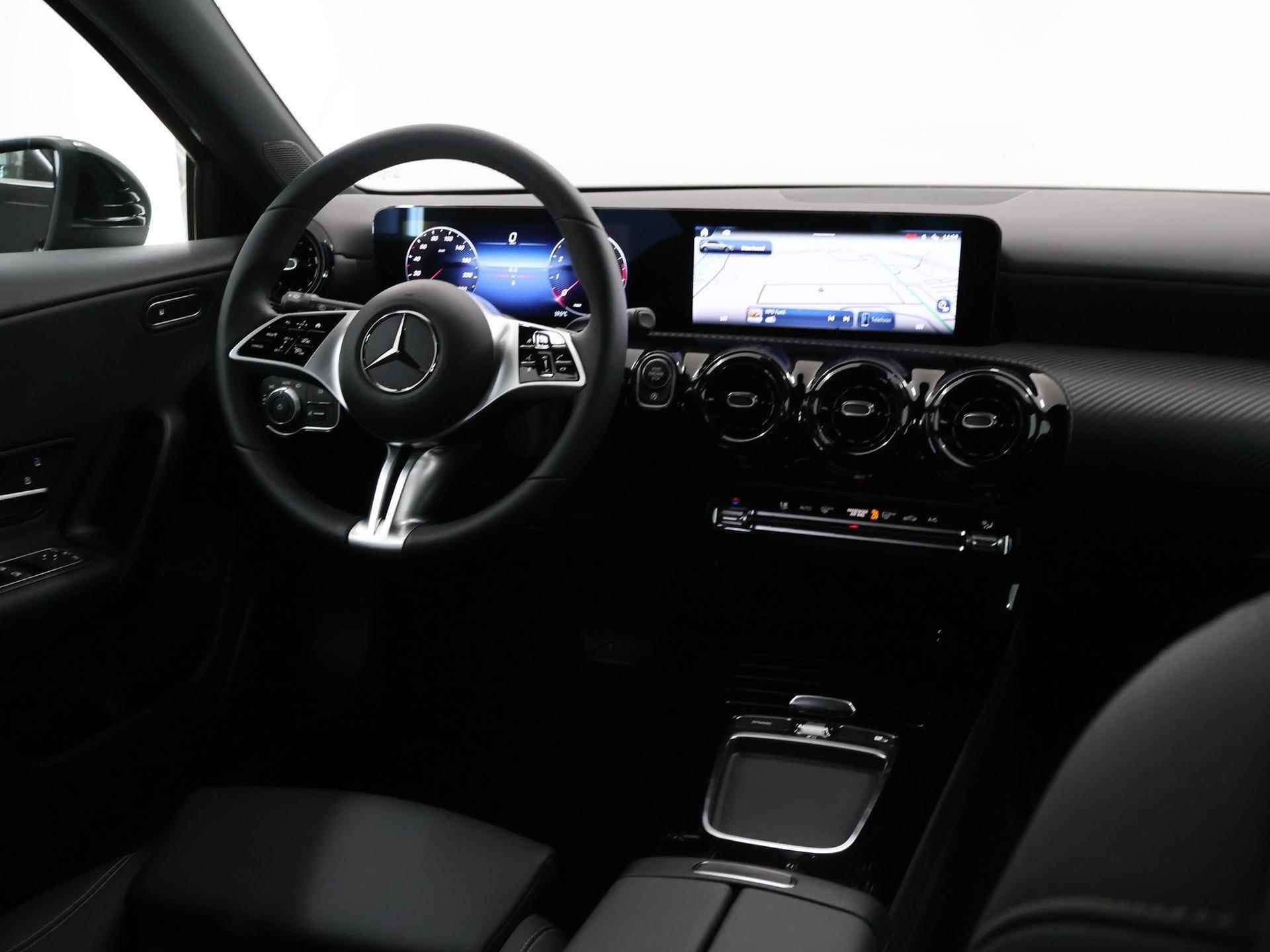 Mercedes-Benz A-klasse 180 Star Edition Stoelverwerwarming | Led verlichting | Multiscreen | Achteruitrij camera | Automatisch Inparkeren | - 10/44