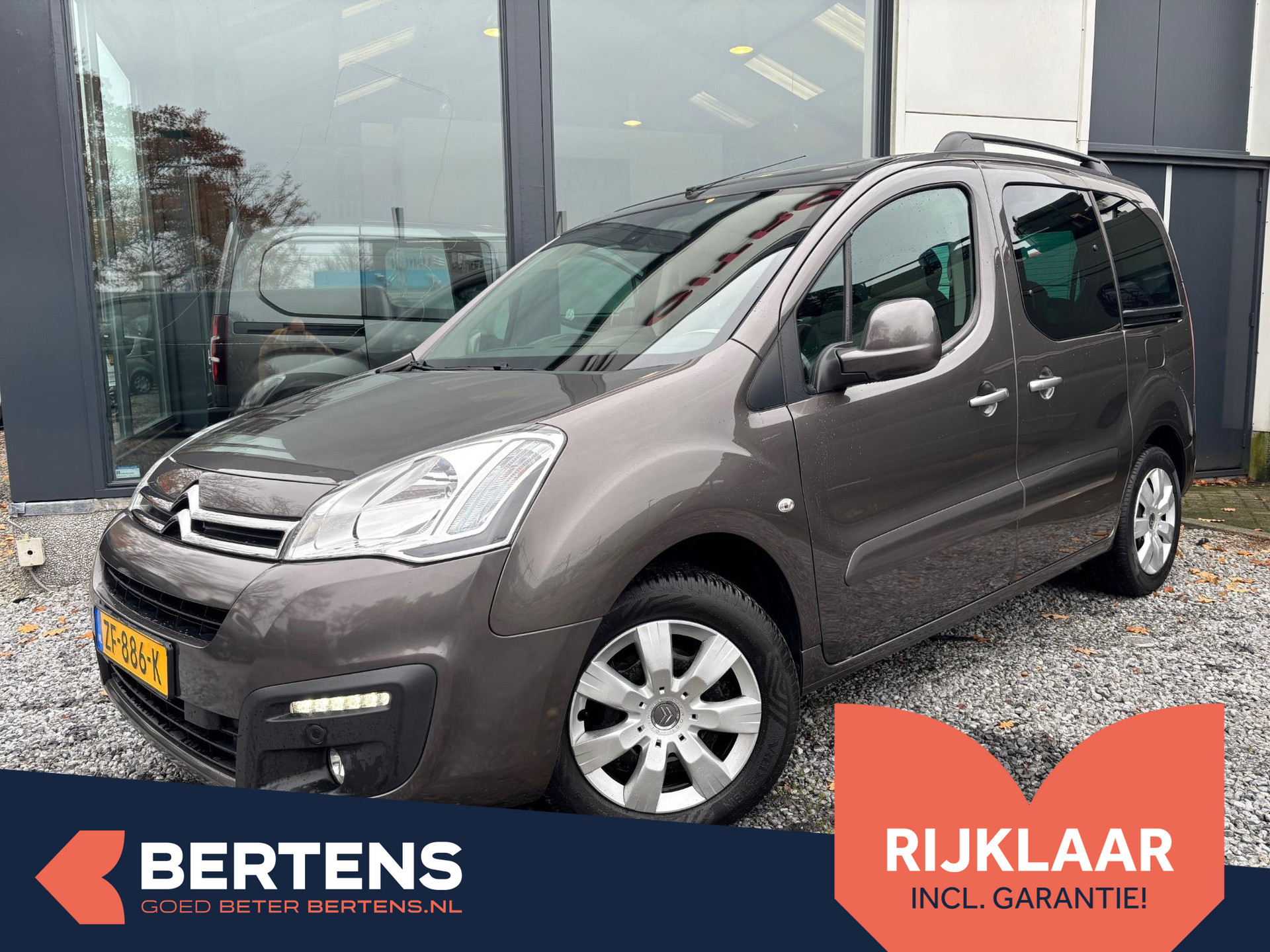 Citroen Berlingo 1.2 PureTech XTR Panoramadak! | Trekhaak | Zeer compleet! | Geleverd incl 12 maanden BOVAG garantie.