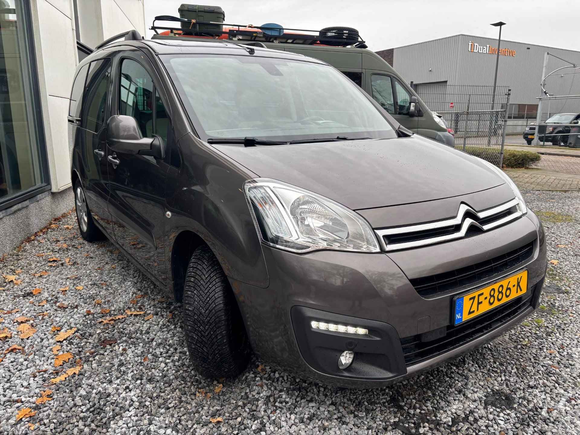 Citroen Berlingo 1.2 PureTech XTR Panoramadak! | Trekhaak | Zeer compleet! | Geleverd incl 12 maanden BOVAG garantie. - 10/24