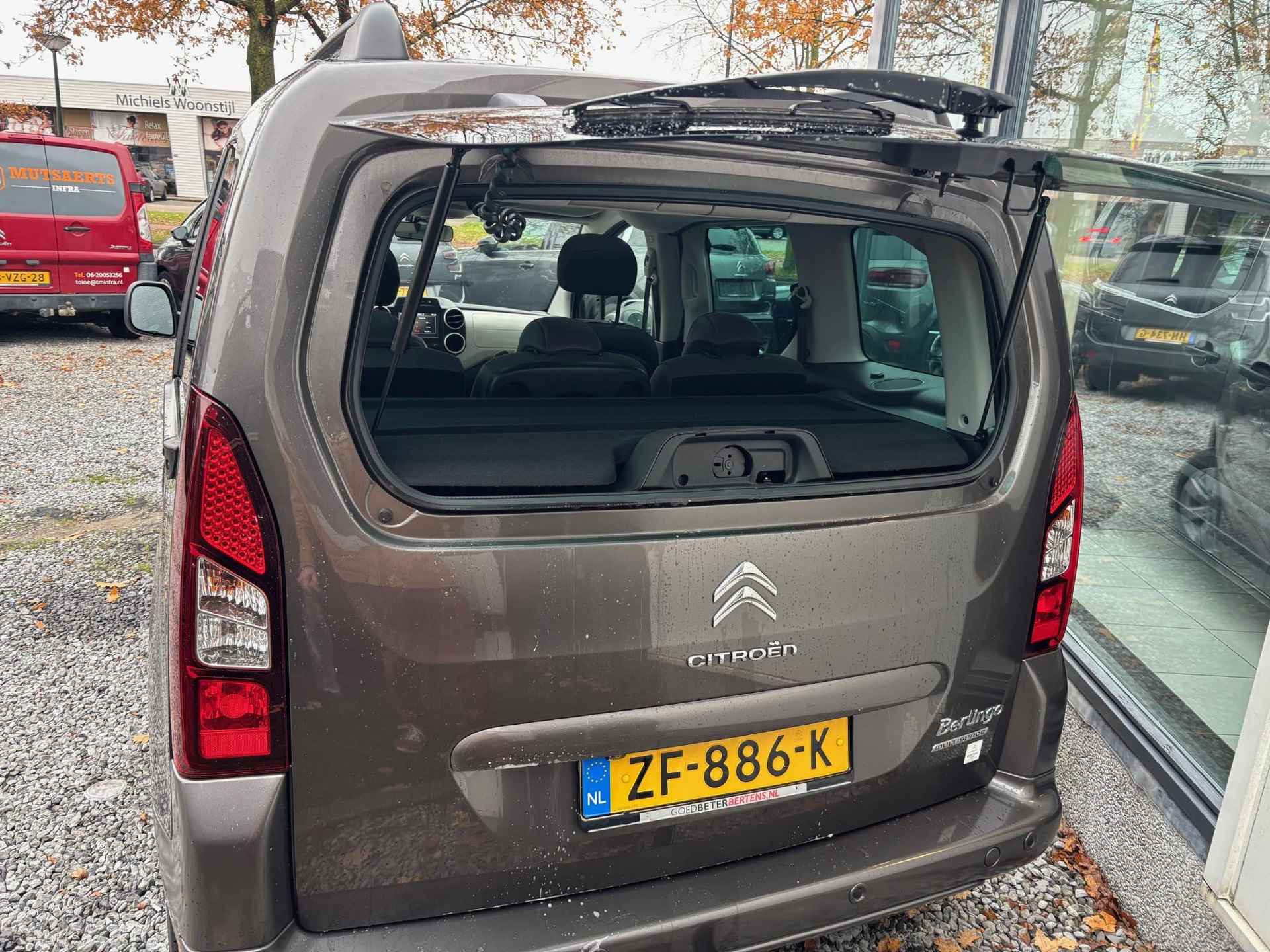 Citroen Berlingo 1.2 PureTech XTR Panoramadak! | Trekhaak | Zeer compleet! | Geleverd incl 12 maanden BOVAG garantie. - 12/24