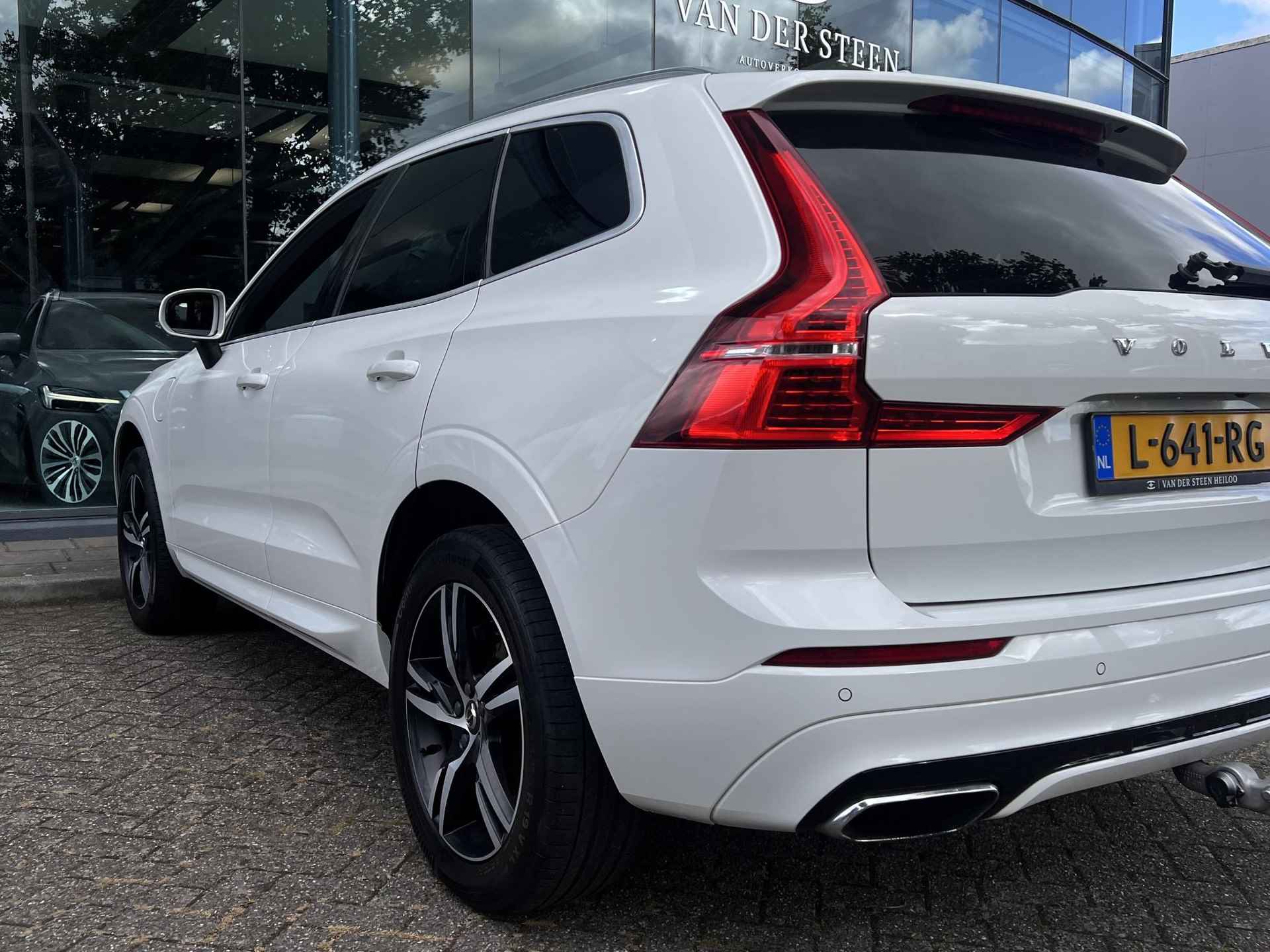 Volvo XC60 2.0 T8 Twin Engine AWD R-Design Schuifdak | Standkachel | Apple Carplay - 19/23