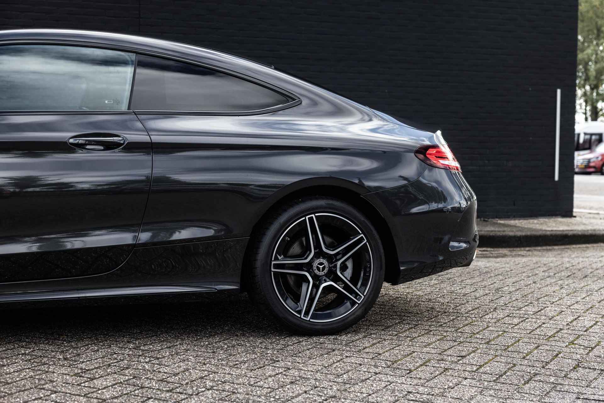 Mercedes-Benz C-klasse Coupé 300 AMG NIGHT | Premium | Apple Carplay | Trekhaak | MultiBeam LED | Sfeerverlichting | - 7/51