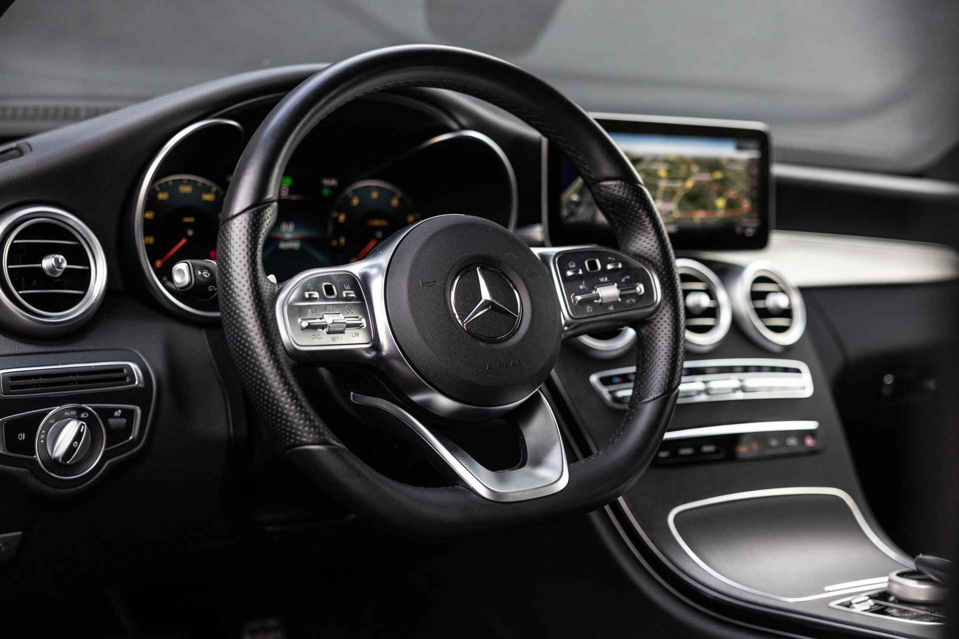 Mercedes-Benz C-klasse Coupé 300 AMG NIGHT | Premium | Apple Carplay | Trekhaak | MultiBeam LED | Sfeerverlichting | - 21/51