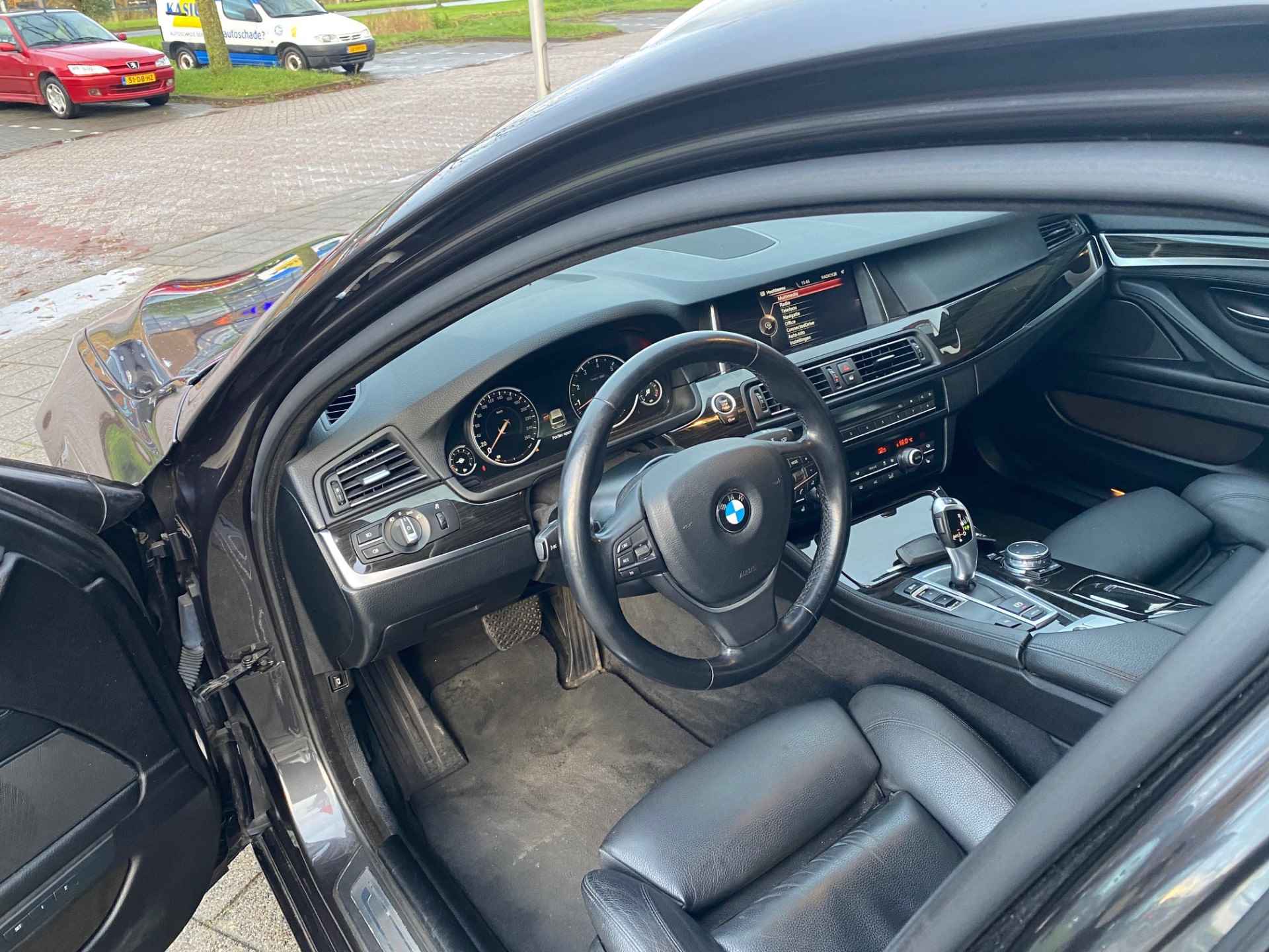 BMW 5 Serie Touring 520i Luxury Edition | Navi | Cruise | Leer | 142.570 km Dealeronderhouden - 10/22