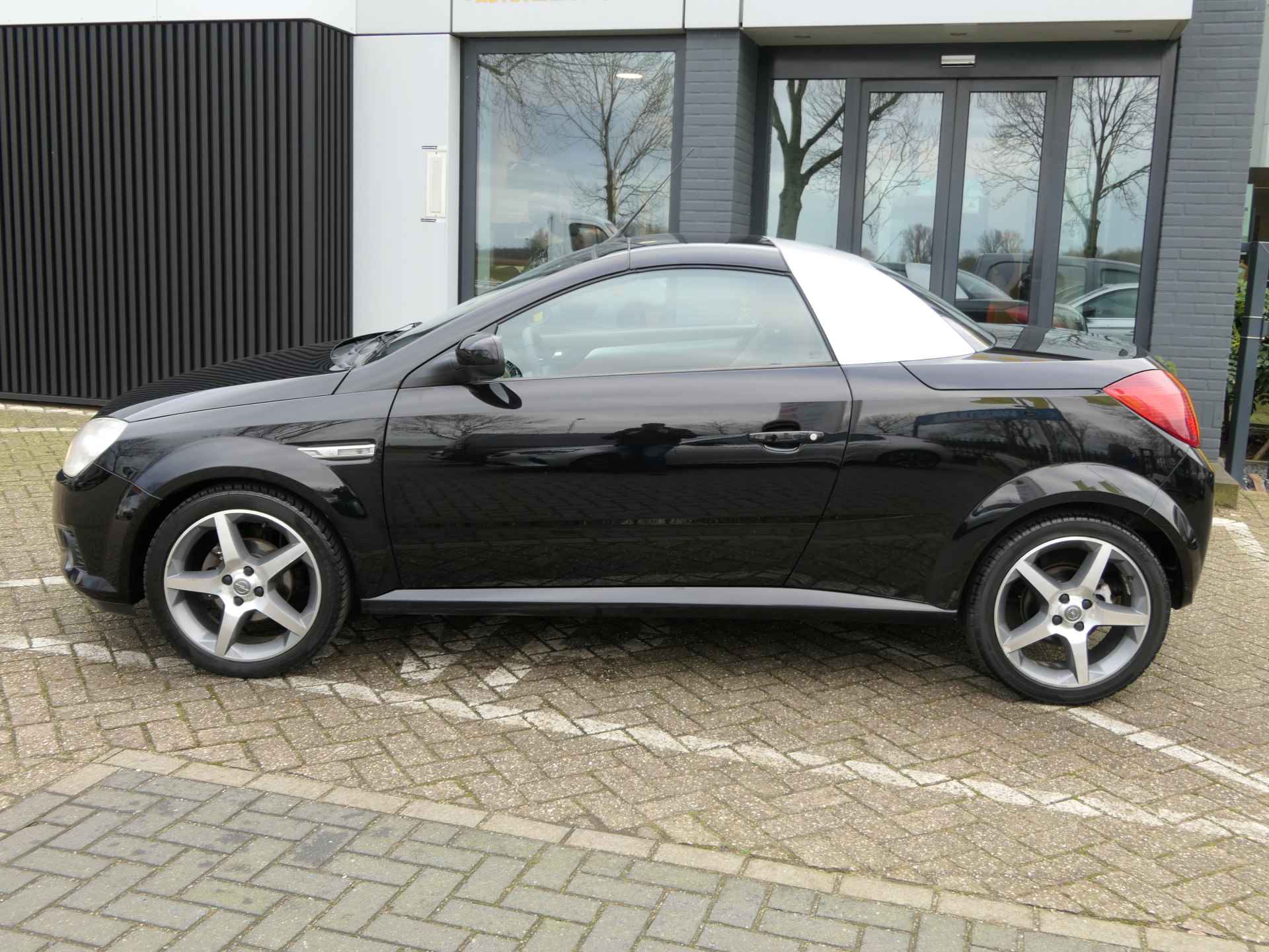 Opel Tigra TwinTop 1.8 16V 125pk Temptation | Leder | Windscherm | 17'' LMV - 2/23