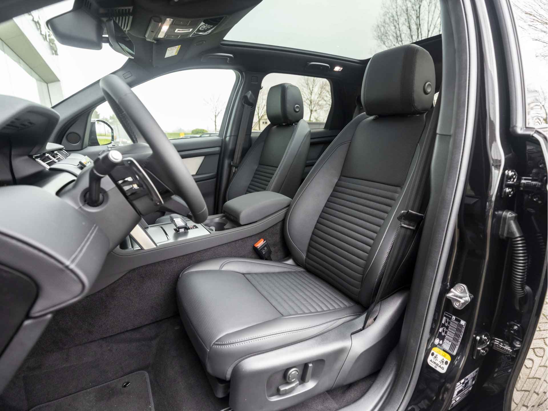 Land Rover Discovery Sport P270e PHEV Dynamic SE | Elektrische trekhaak| Meridian Surround Audio | Rode Remklauwen - 26/54