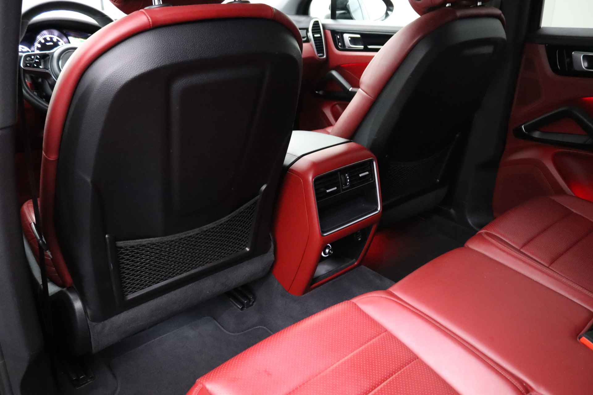 Porsche Cayenne 3.0 E-Hybrid | Adaptieve cruise control | Elektrisch verstelbare voorstoelen | Lederen bekleding - 11/31