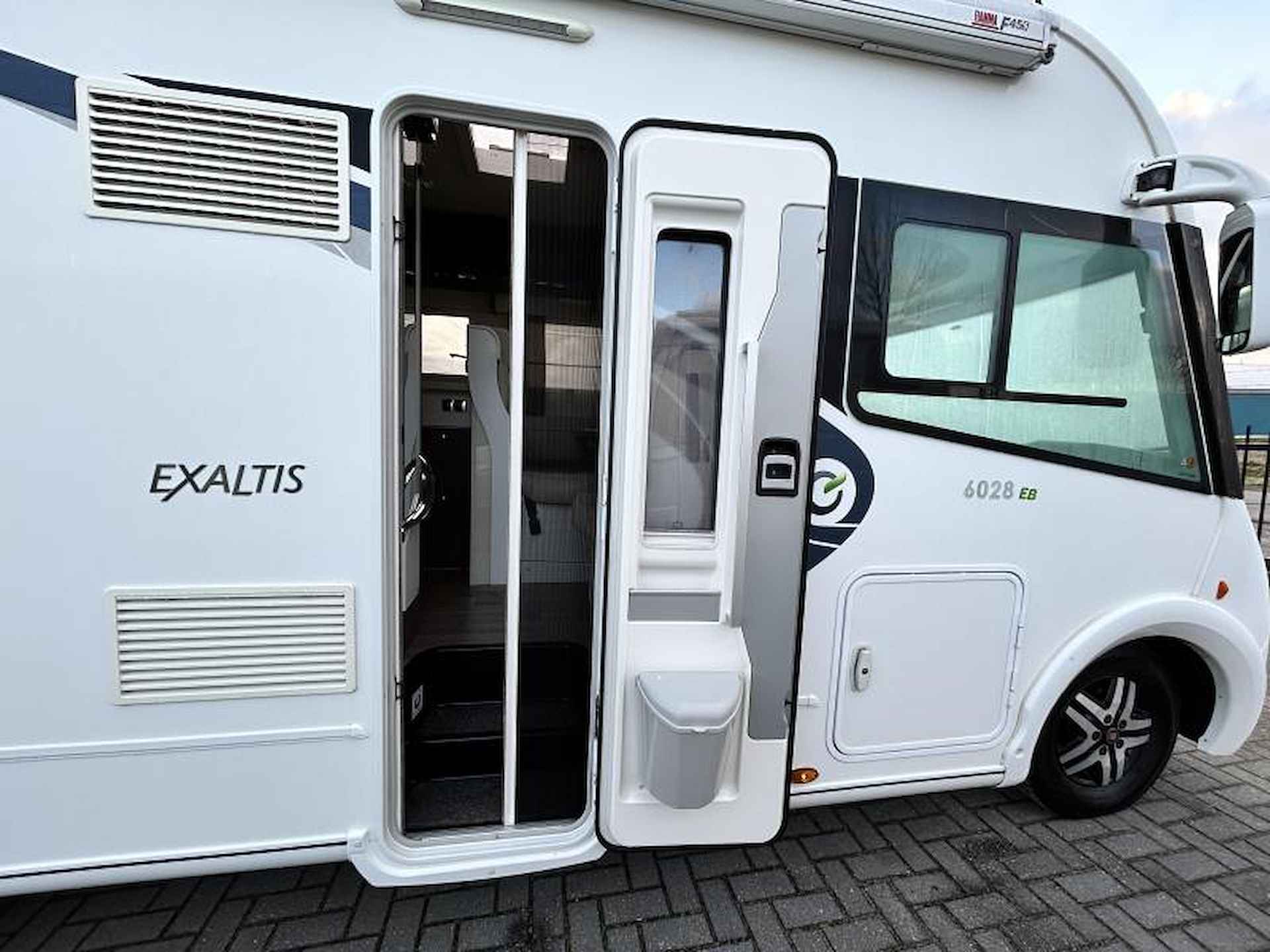 Chausson Exaltis 6028 EB Queensbed/Automaat/Euro-6 - 8/25