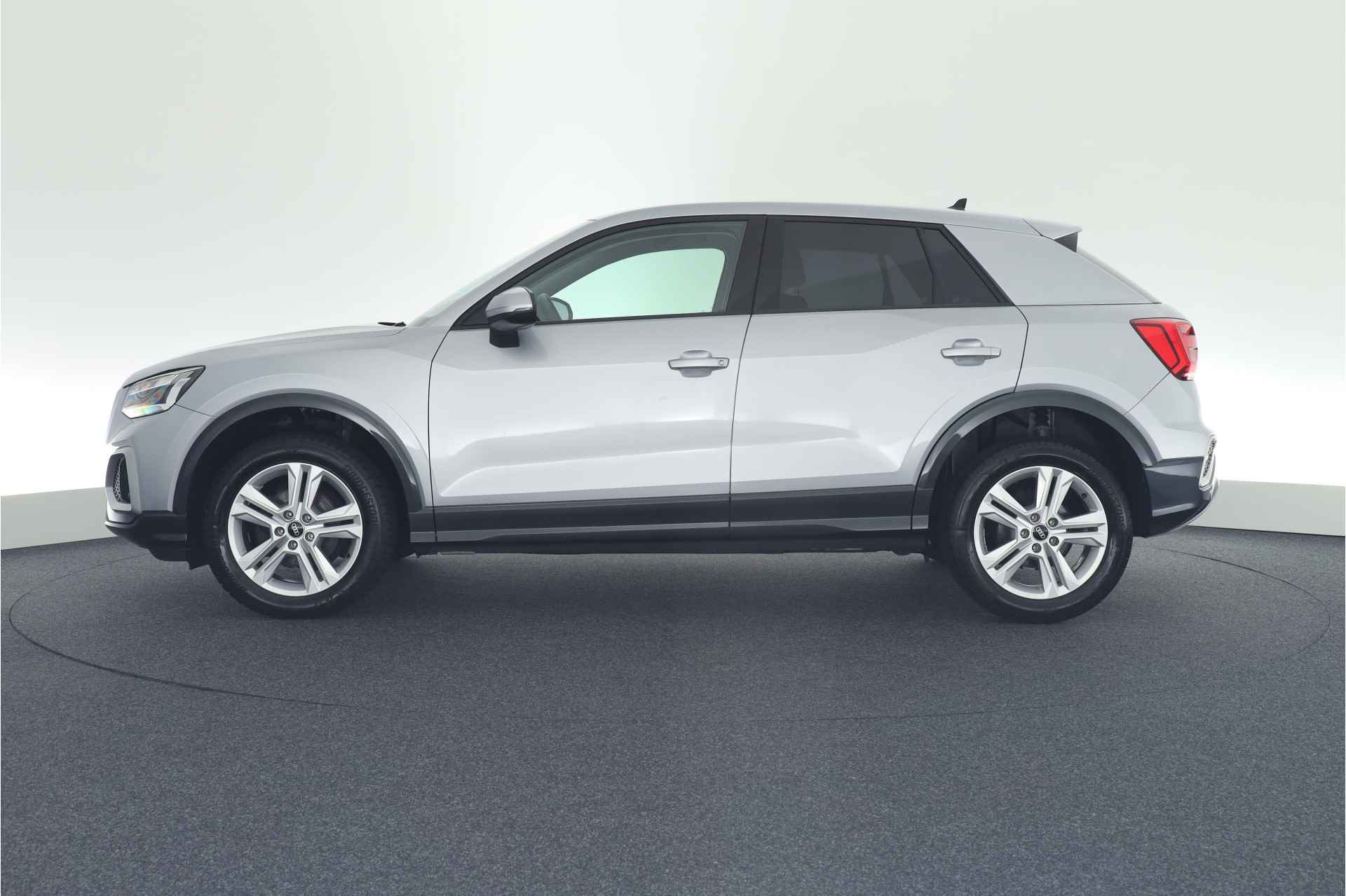 Audi Q2 35 TFSI 150pk S-Tronic Business Edition App-Connect Led Keyless Camera Stoelverwarming - 2/42