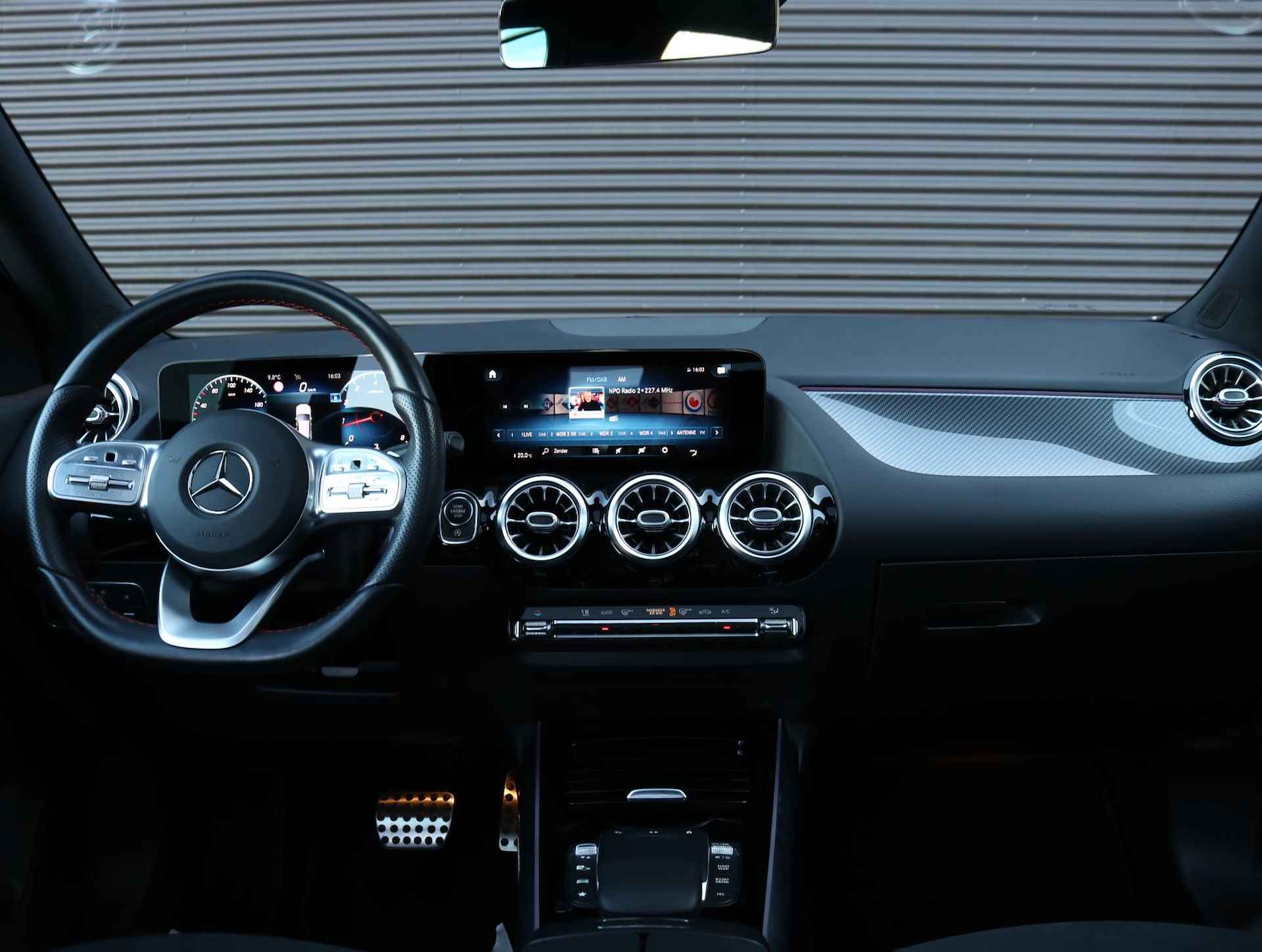 Mercedes-Benz GLA 200 AMG Line | Panorama | Trekhaak | Widescreen | Night pakket - 13/24