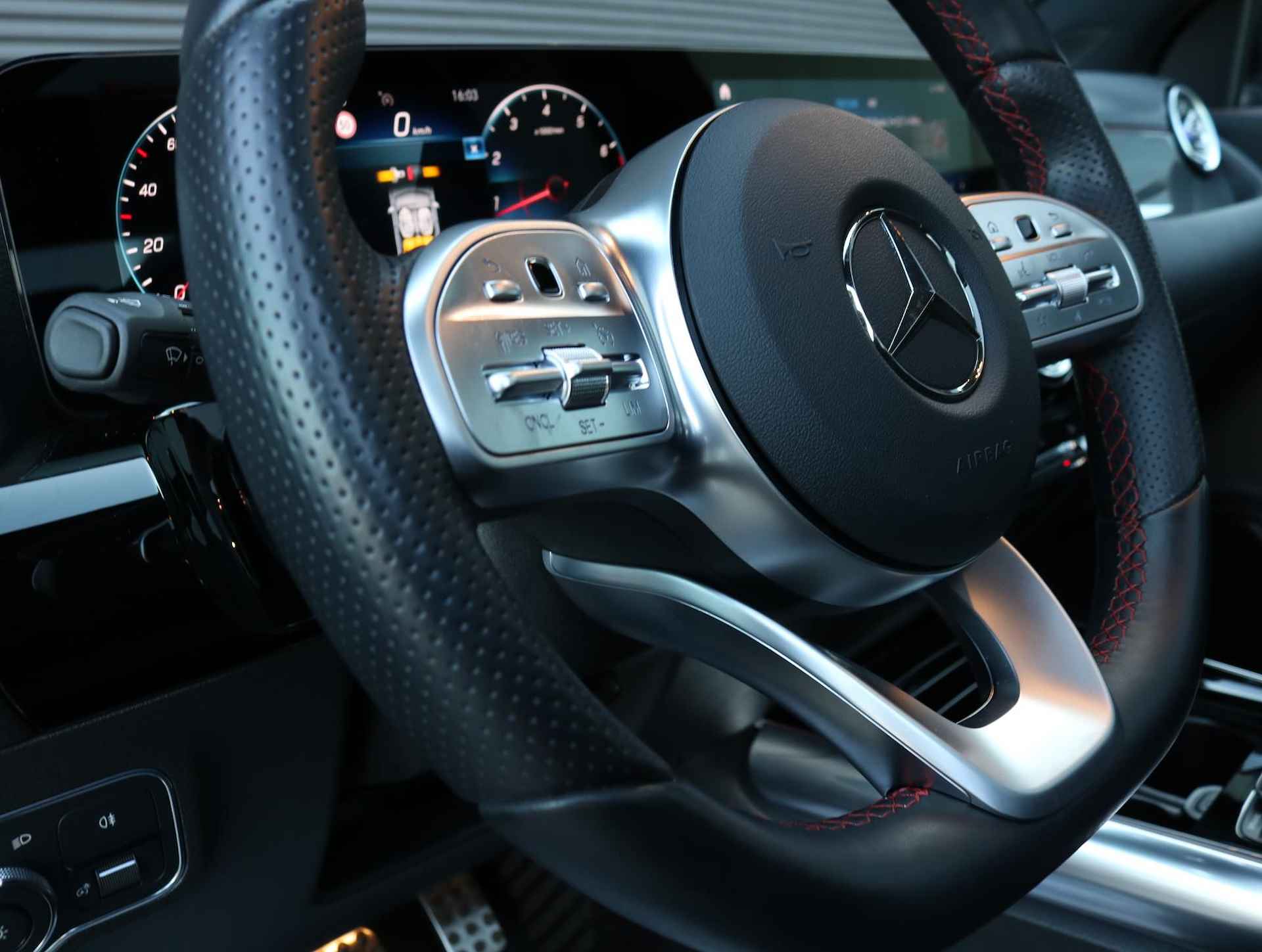 Mercedes-Benz GLA 200 AMG Line | Panorama | Trekhaak | Widescreen | Night pakket - 14/24