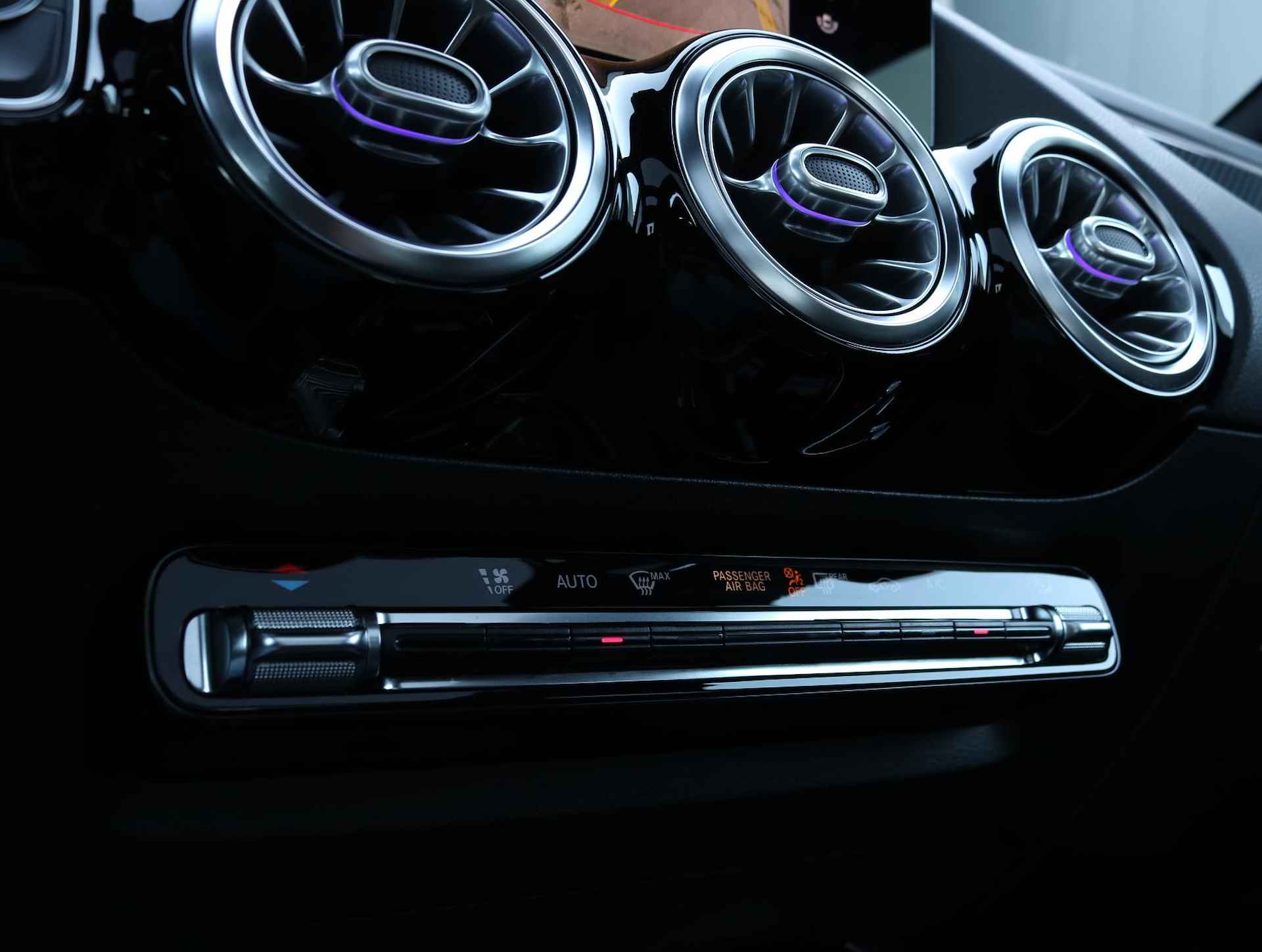 Mercedes-Benz GLA 200 AMG Line | Panorama | Trekhaak | Widescreen | Night pakket - 23/24