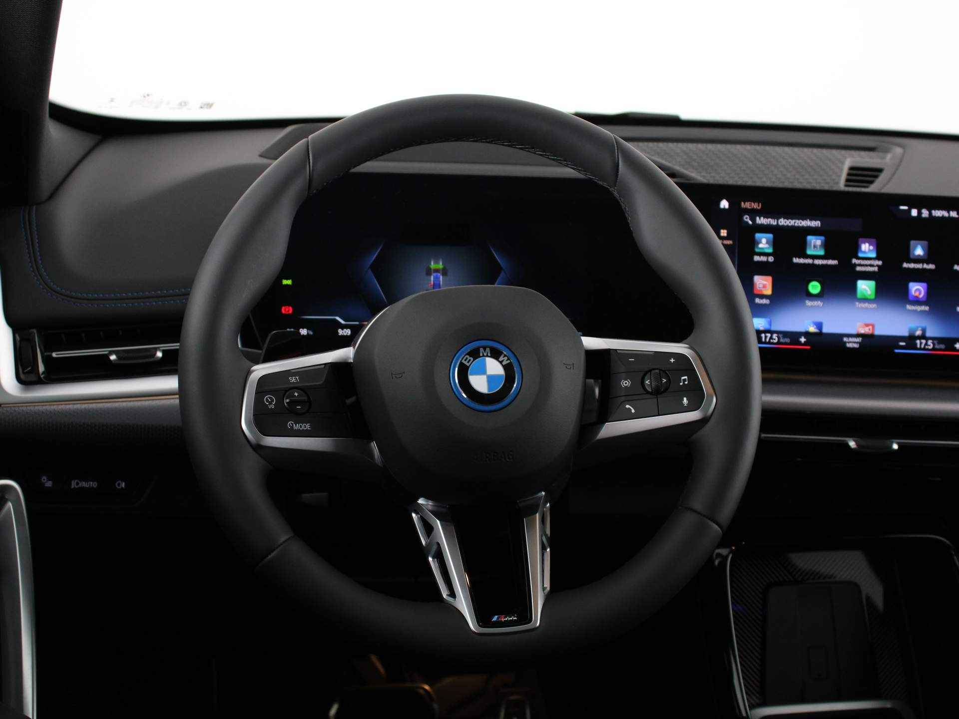 BMW iX1 xDrive30 M-Sport Pro - 3/27