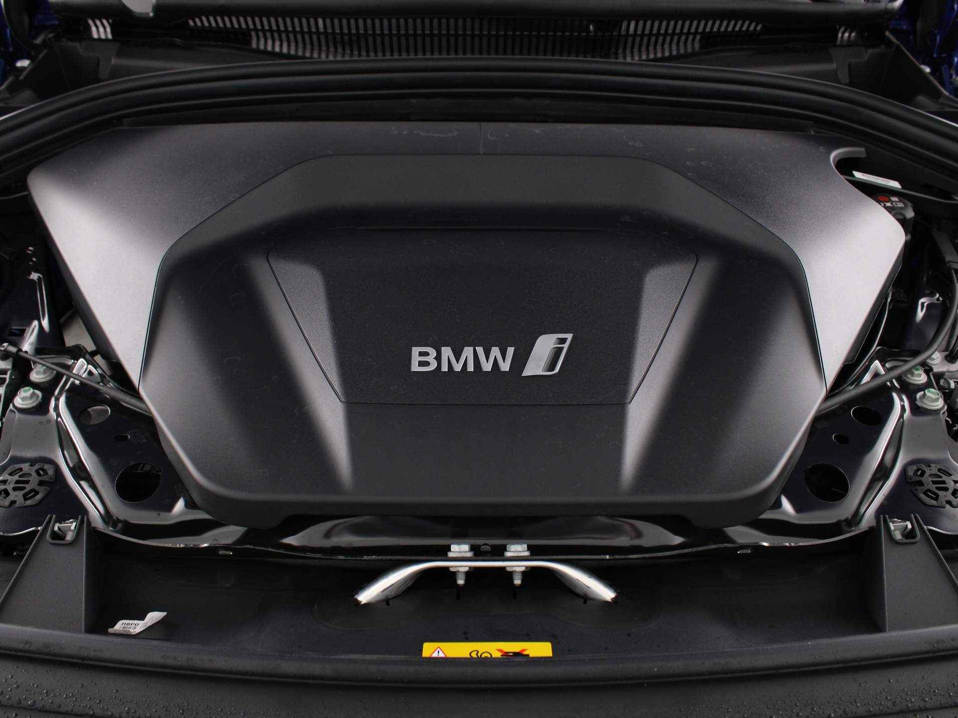 BMW iX1 xDrive30 M-Sport Pro - 5/27
