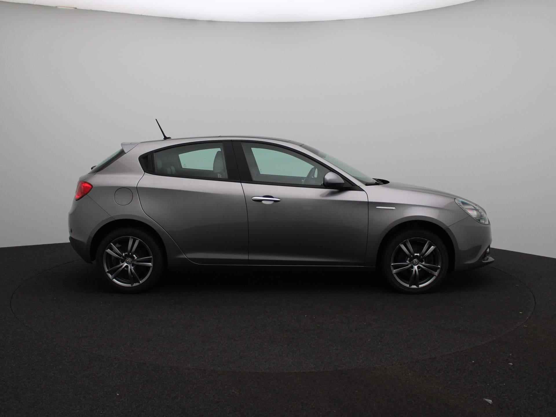 Alfa Romeo Giulietta 1.4 Turbo 170pk Aut. Super | Leder | Stoelverwarming | Panoramadak | Navi | - 6/28