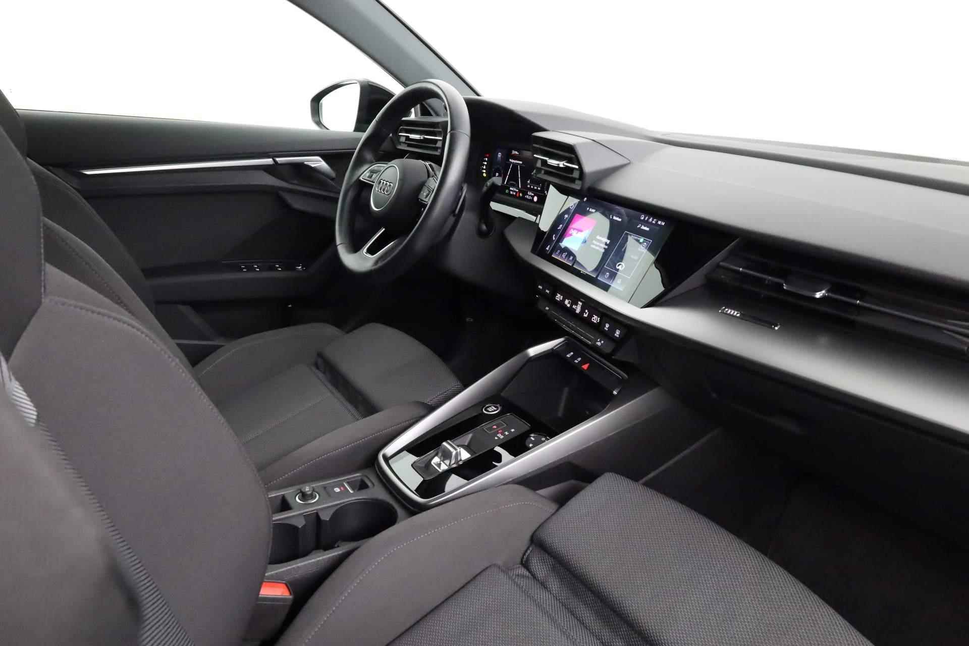 Audi A3 Sportback 35 TFSI 150PK S-tronic Business edition | LED | Cruise | Clima | 17 inch - 35/38