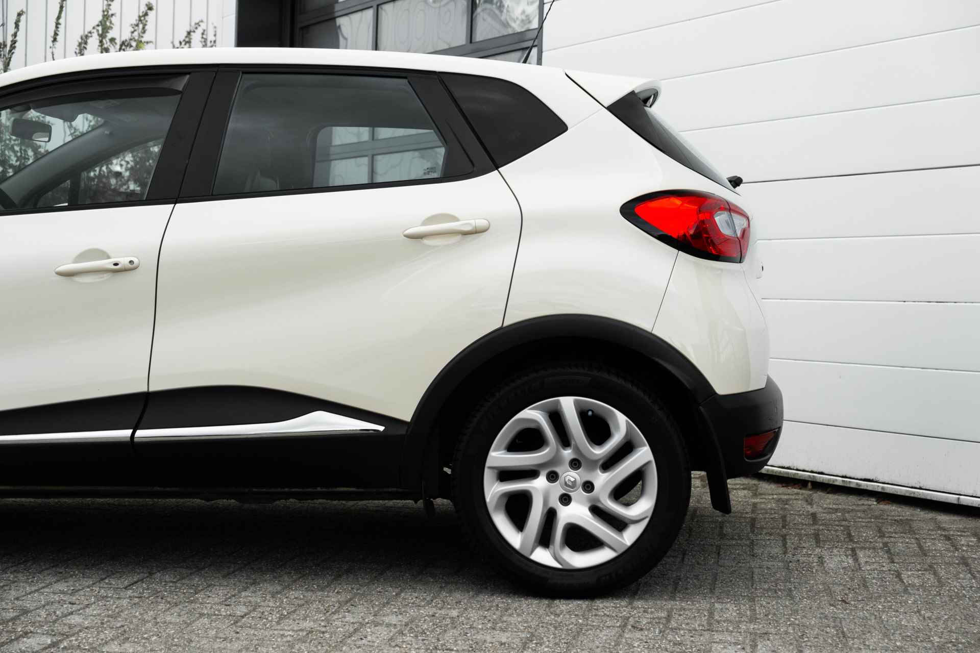 Renault Captur TCe 120 EDC ( automaat ) Expression | Automaat | Navigatie | Airco | Cruise | 17" LM velgen | incl. Bovag rijklaarpakket met 12 maanden garantie | - 22/46